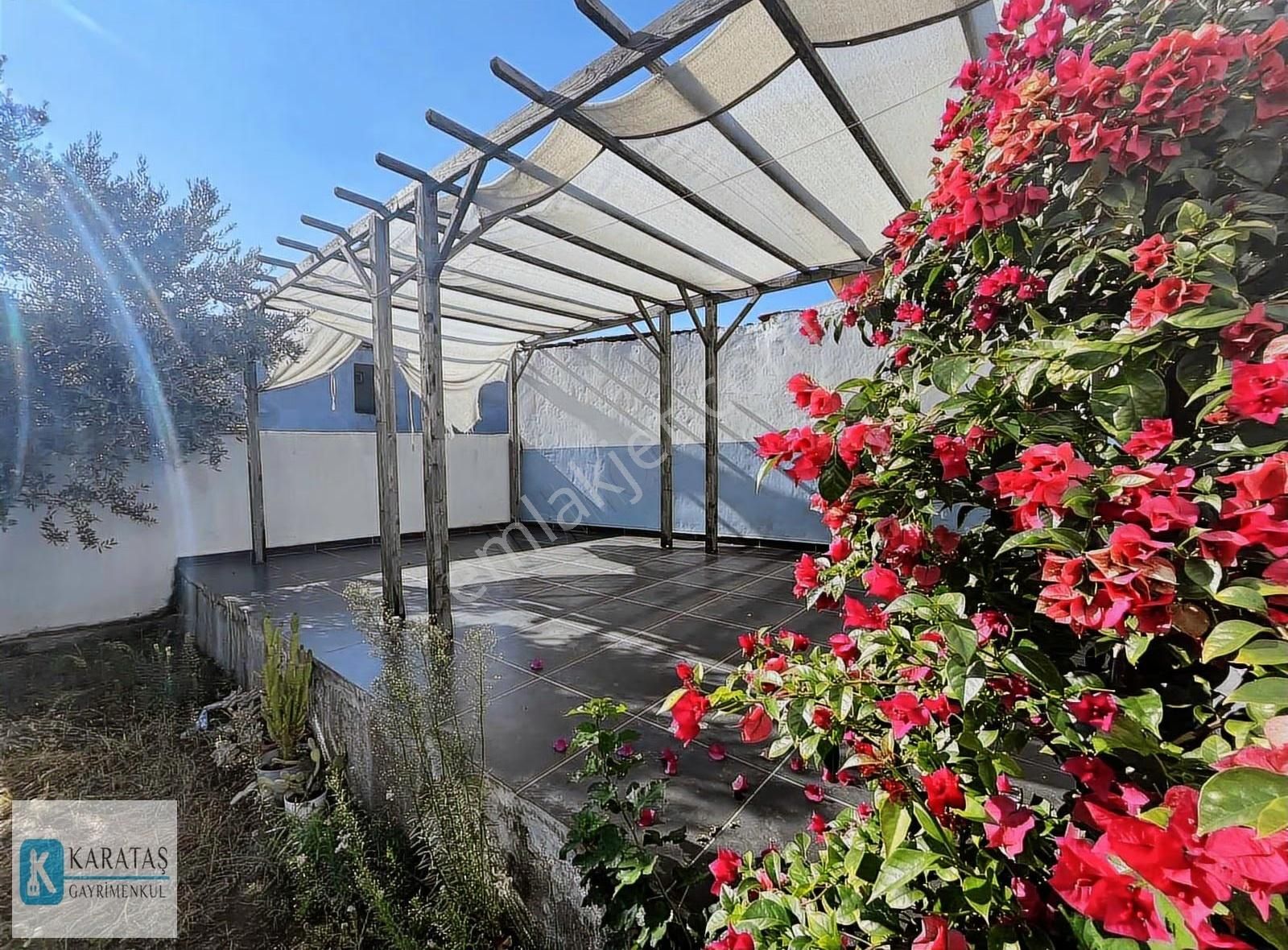 Karataş | Altınova Merkezde Bahçeli Ve Full Eşyalı Müstakil Ev