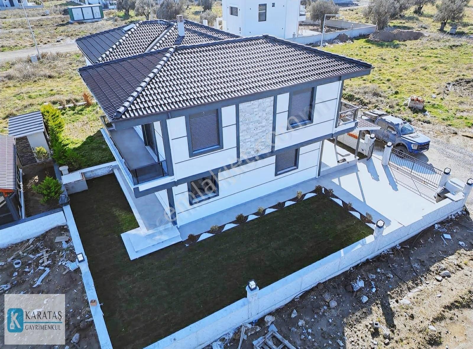 Altınova Sahilde Alt Katında Ekstra Odalı 4+1 Müstakil Parsel - Görsel 18