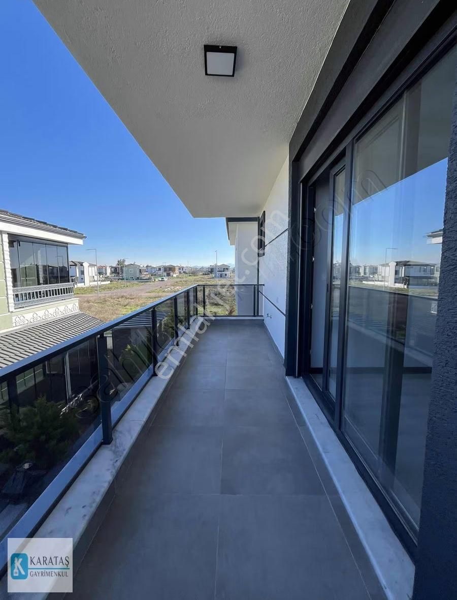 Altınova Sahilde Alt Katında Ekstra Odalı 4+1 Müstakil Parsel - Görsel 29