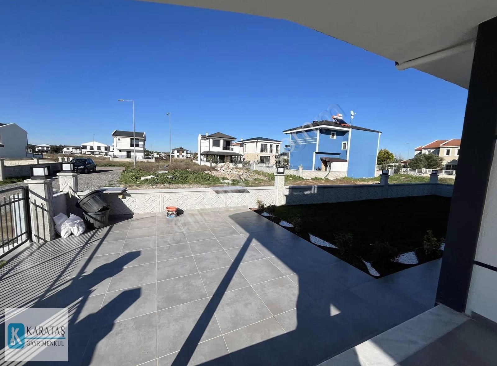 Altınova Sahilde Alt Katında Ekstra Odalı 4+1 Müstakil Parsel - Görsel 9