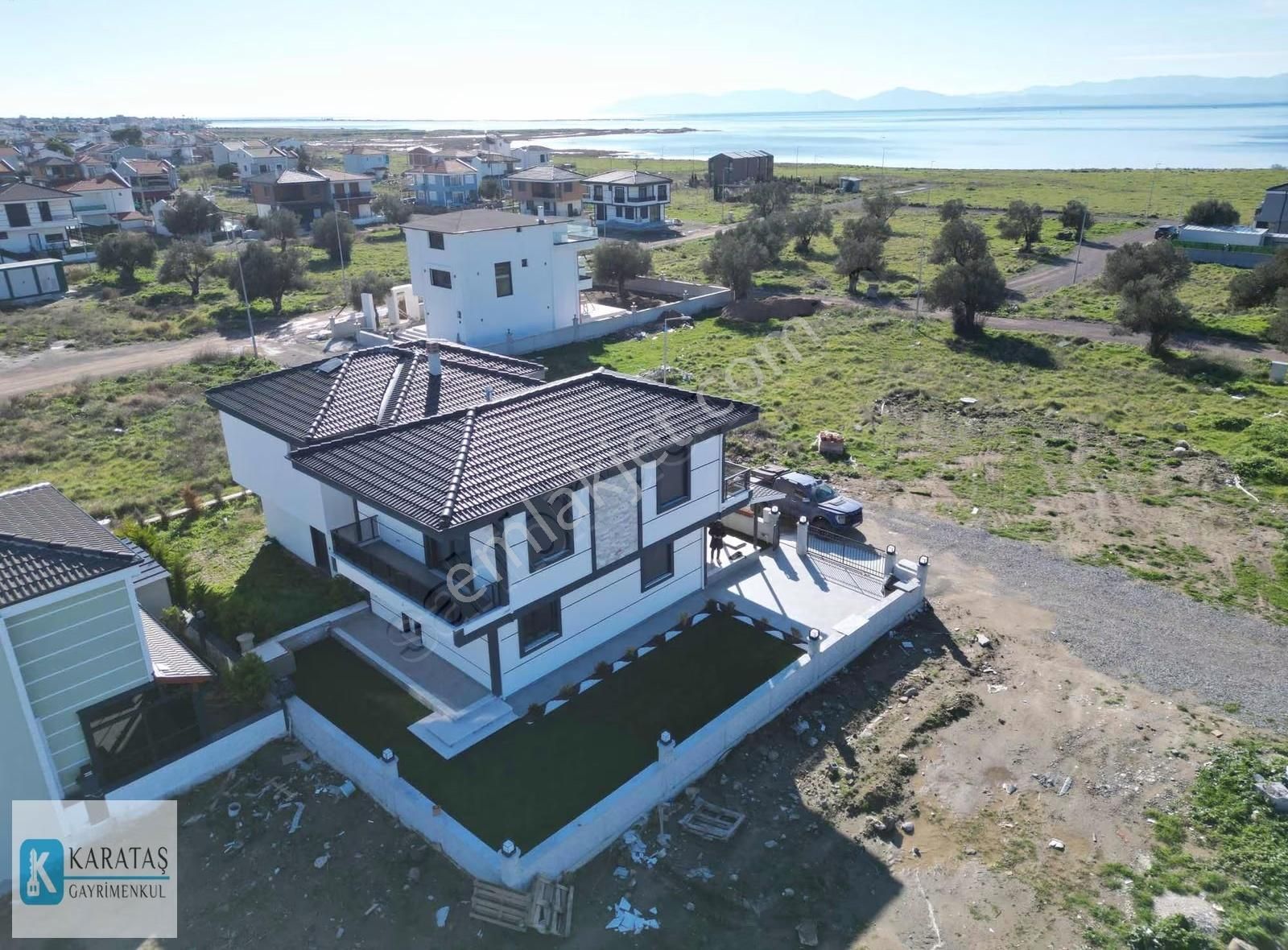 Altınova Sahilde Alt Katında Ekstra Odalı 4+1 Müstakil Parsel - Görsel 16