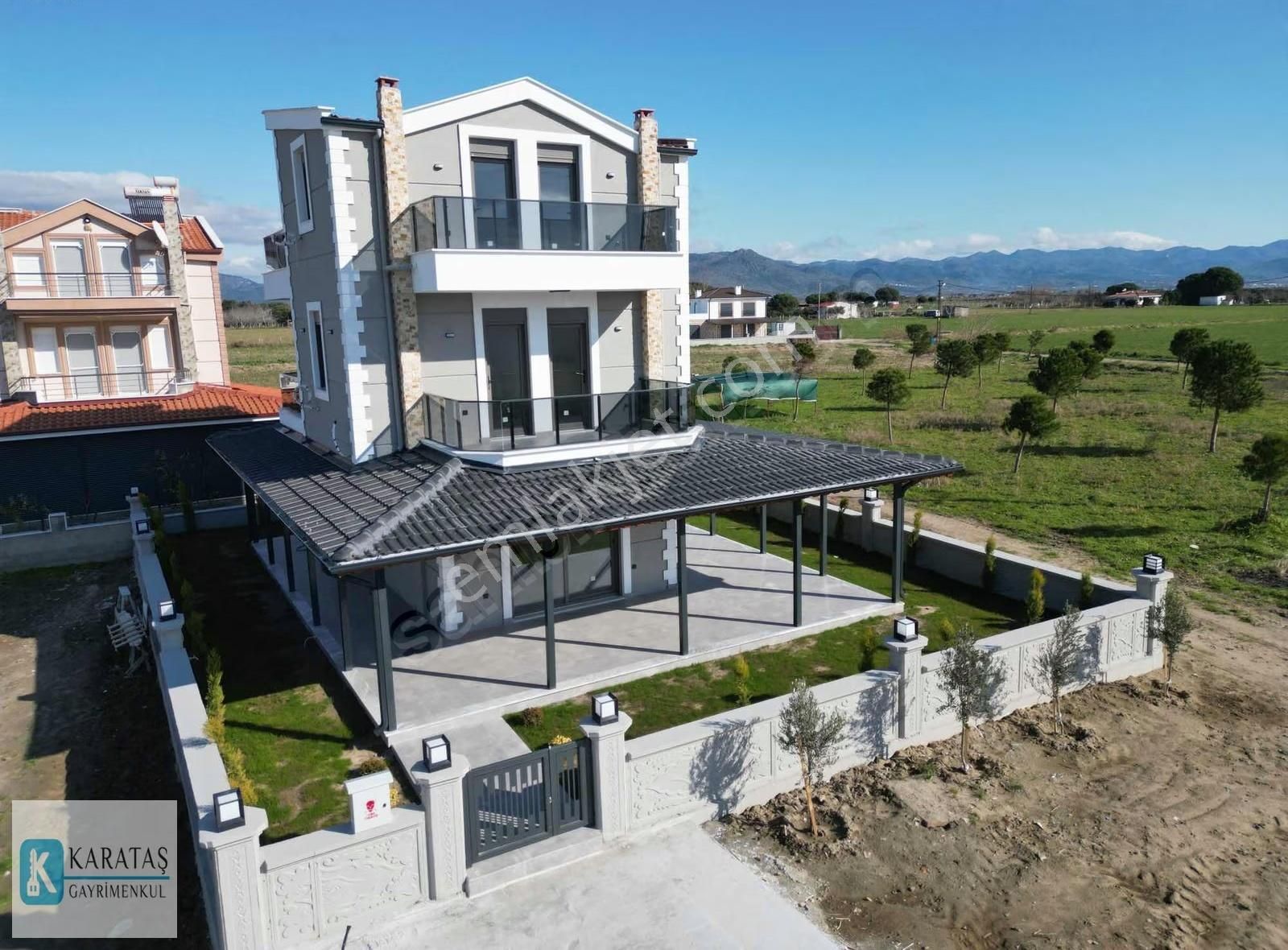 Altınova Sahilde Müstakil Bahçeli Lüks 4+1 Sıfır Villa