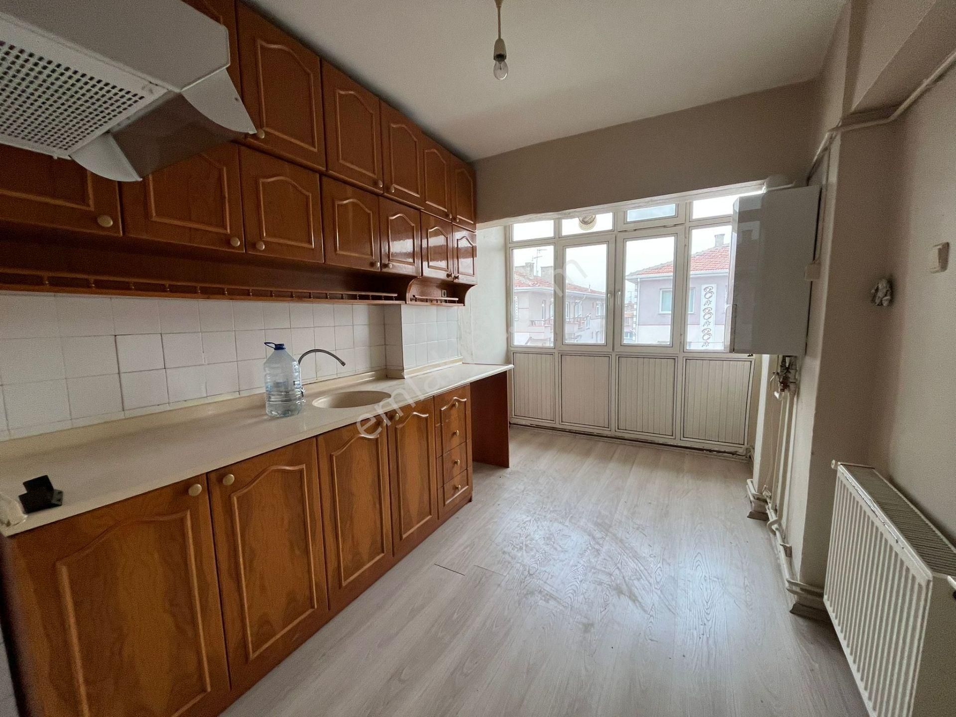 M.ç. Emlaktan Maraşal Çakmak Mahallesinde Merkeze Yakın 3+1 Ön Cephede. - Görsel 2