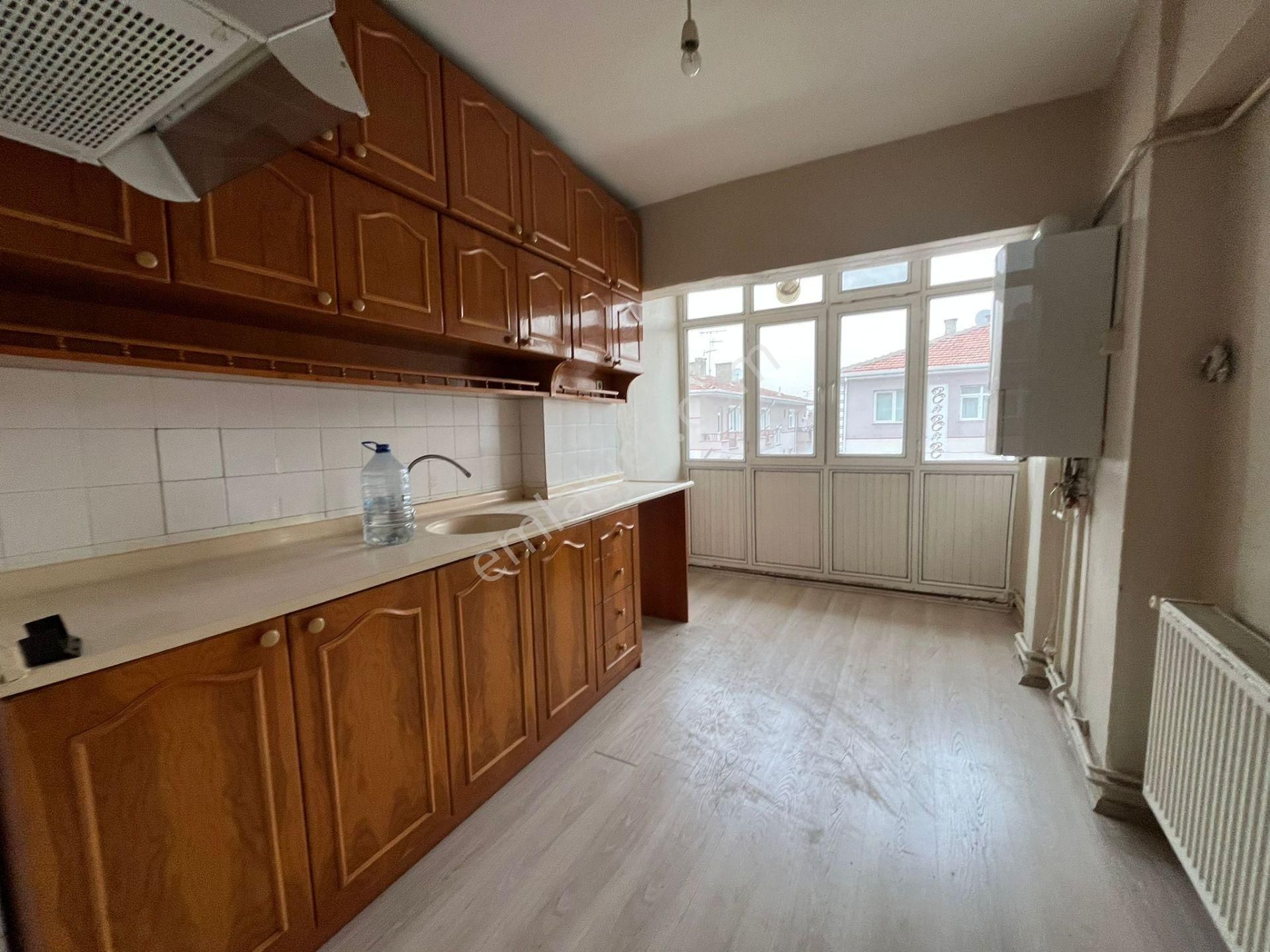 M.ç. Emlaktan Maraşal Çakmak Mahallesinde Merkeze Yakın 3+1 Ön Cephede.