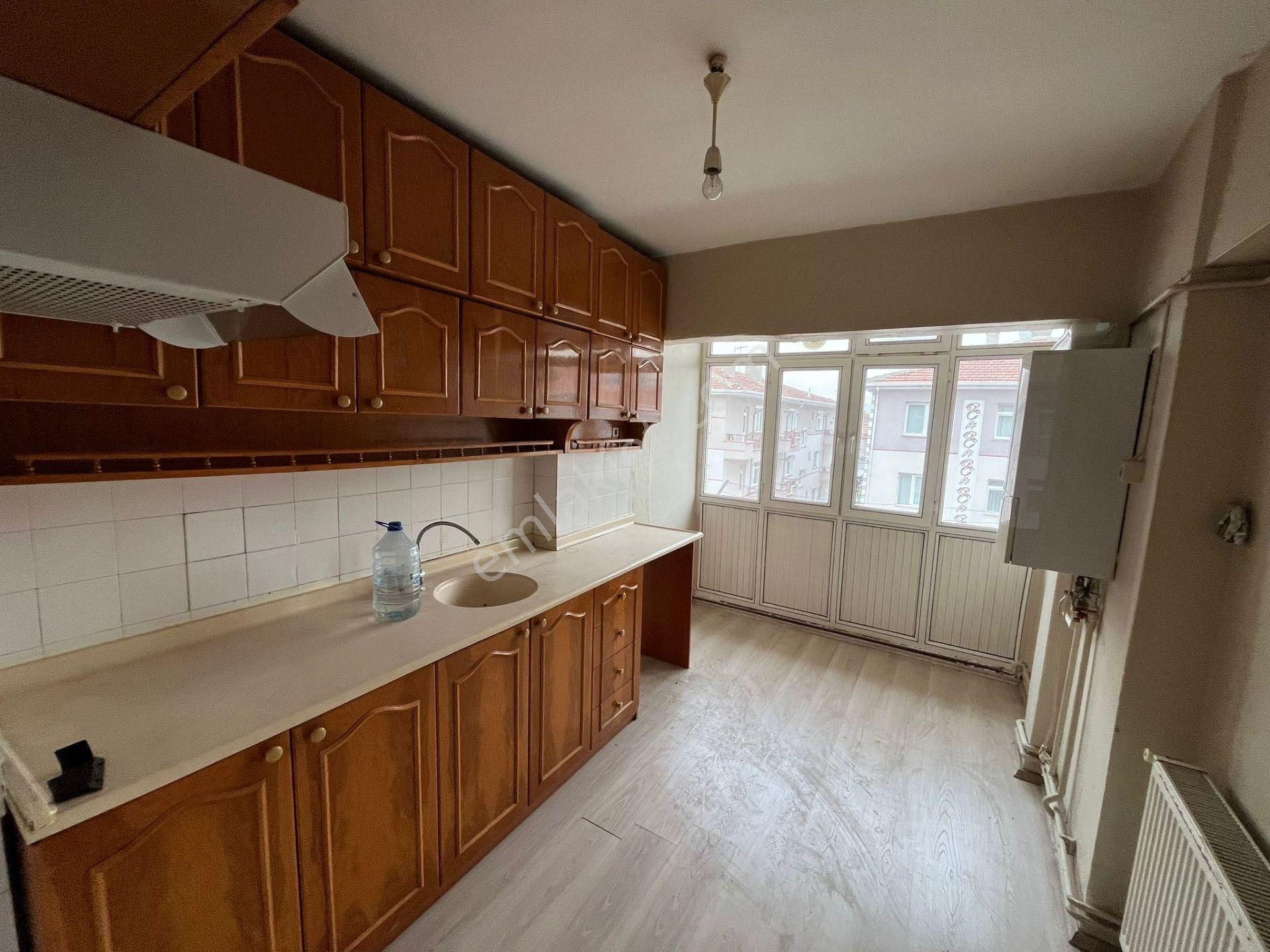 M.ç. Emlaktan Maraşal Çakmak Mahallesinde Merkeze Yakın 3+1 Ön Cephede. - Görsel 4