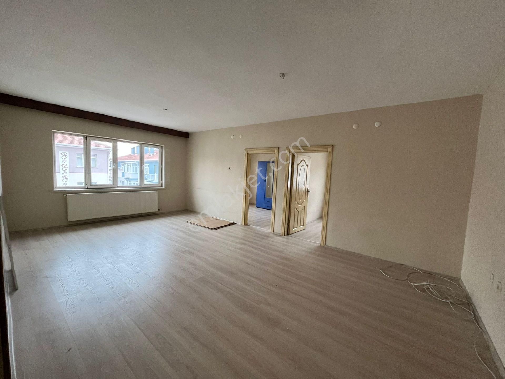 M.ç. Emlaktan Maraşal Çakmak Mahallesinde Merkeze Yakın 3+1 Ön Cephede. - Görsel 6