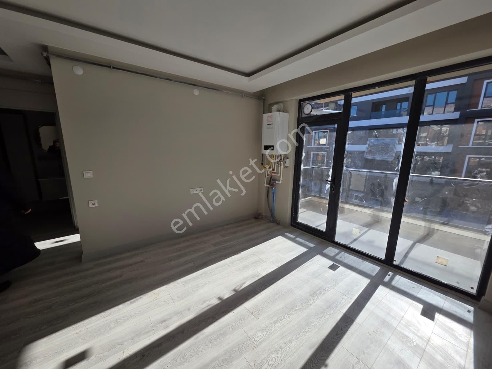 İncek'de Cadde Üstünde Katta Kiralık Boş 1+1 Daire - Görsel 29