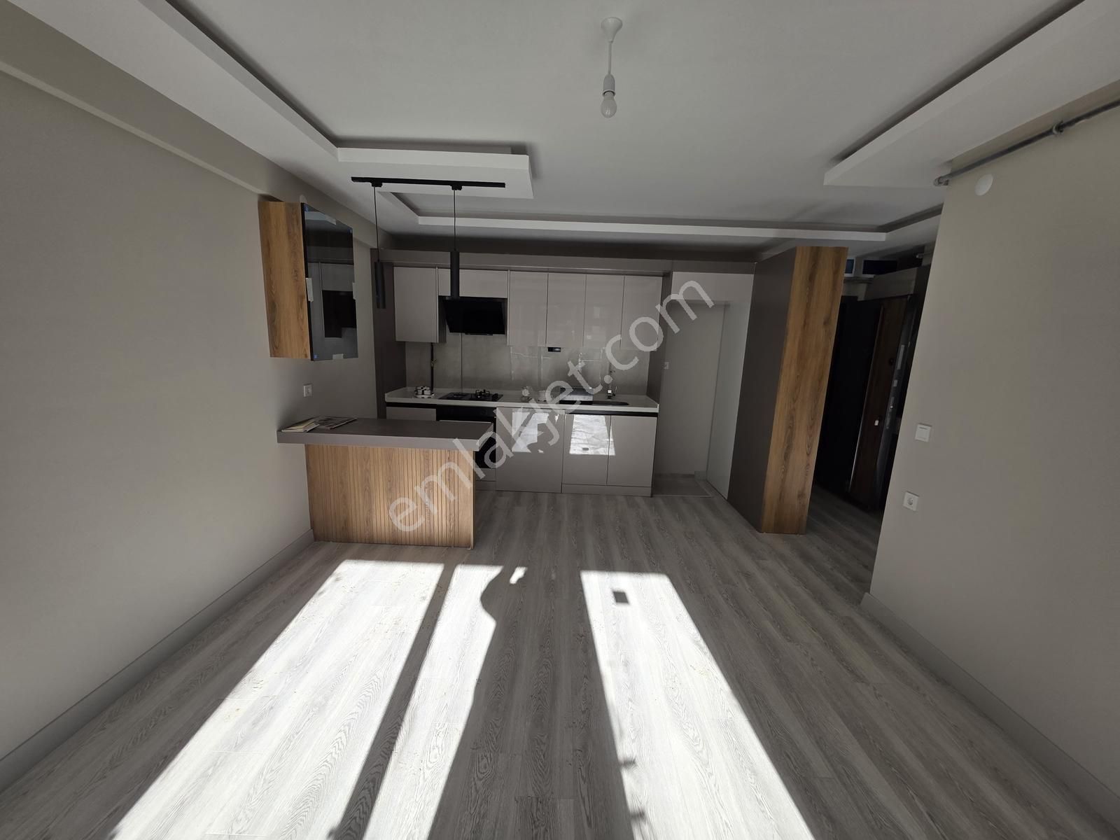 İncek'de Cadde Üstünde Katta Kiralık Boş 1+1 Daire - Görsel 32