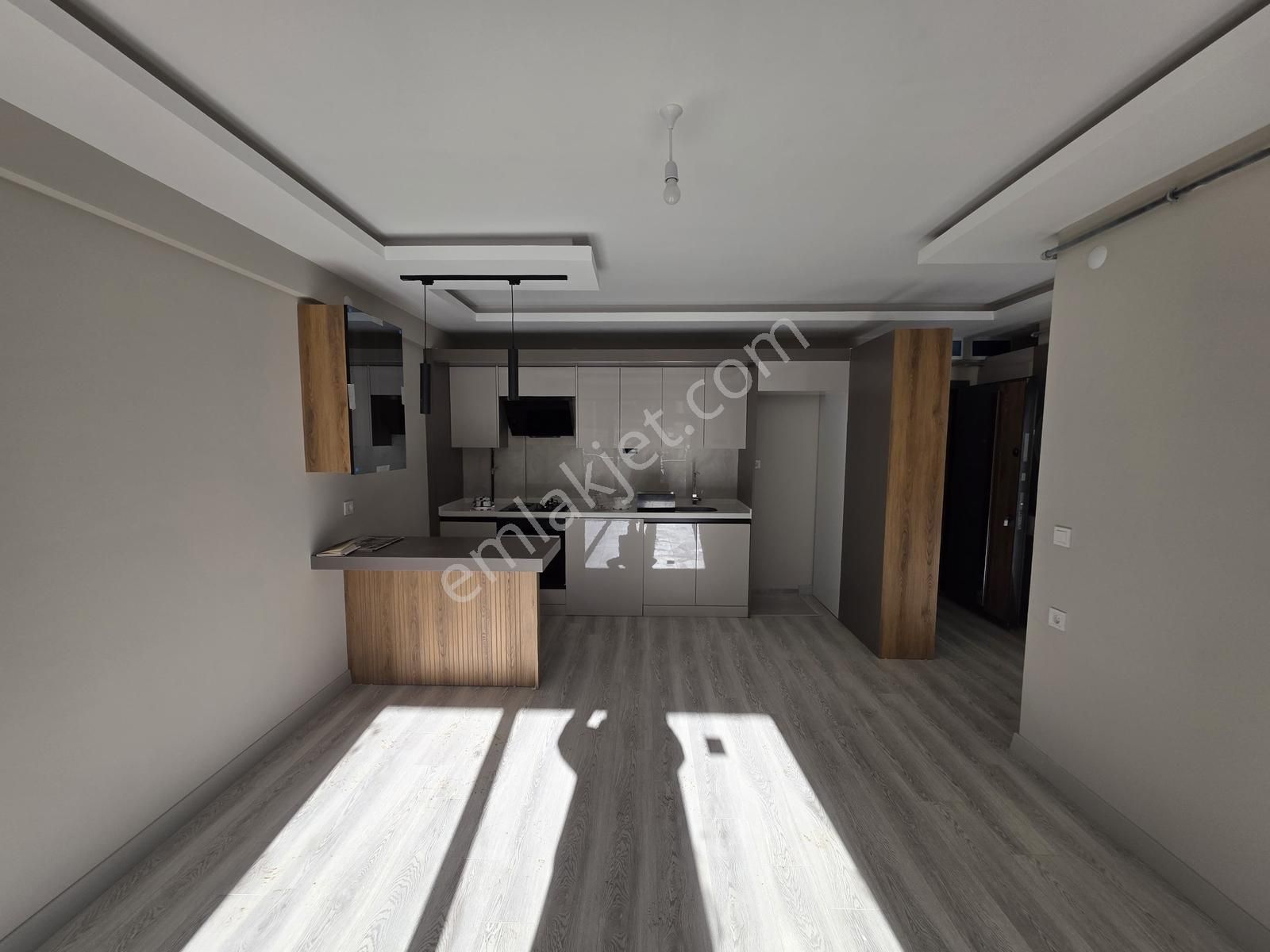 İncek'de Cadde Üstünde Katta Kiralık Boş 1+1 Daire - Görsel 6