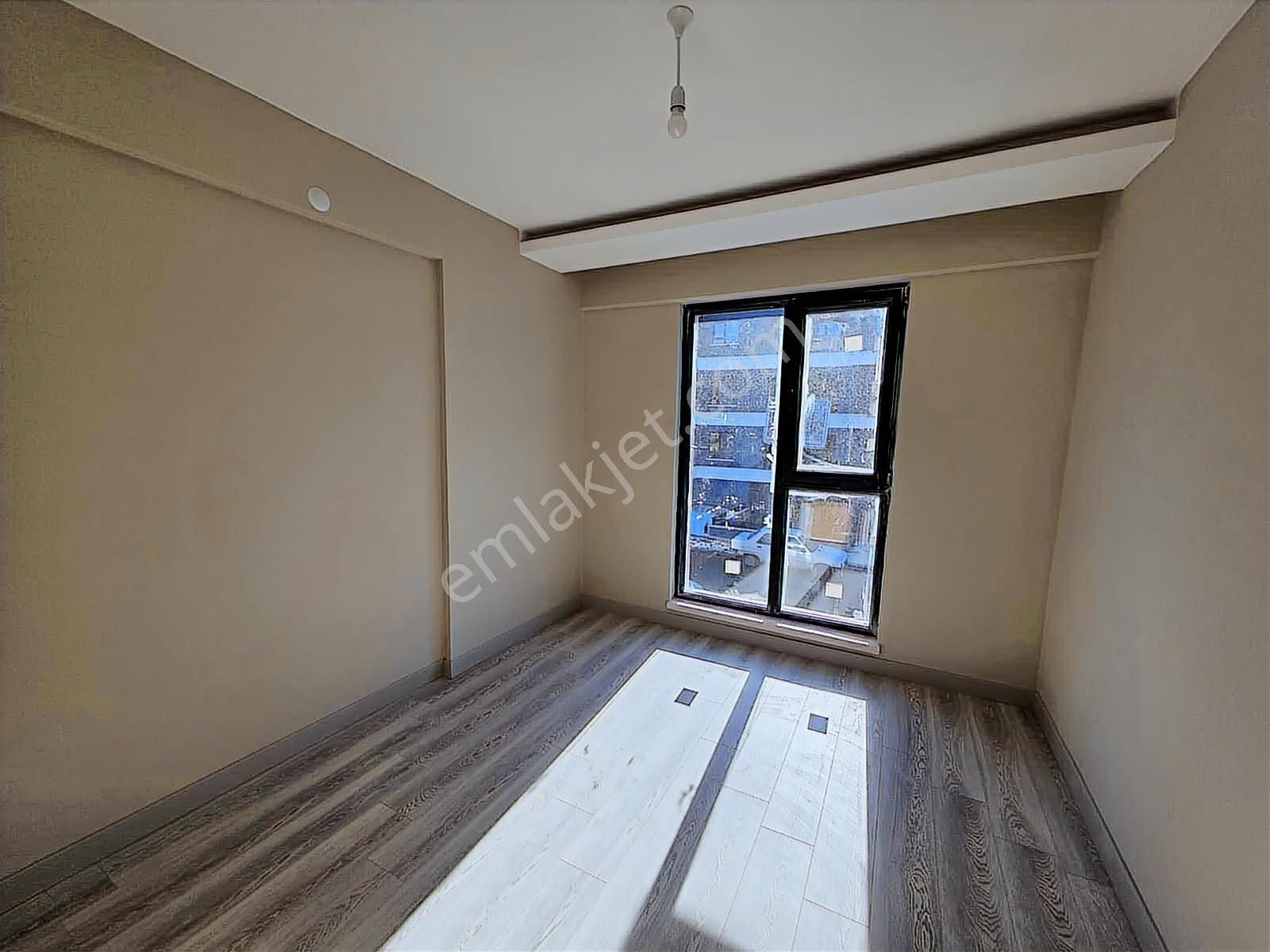 İncek'de Cadde Üstünde Katta Kiralık Boş 1+1 Daire - Görsel 18