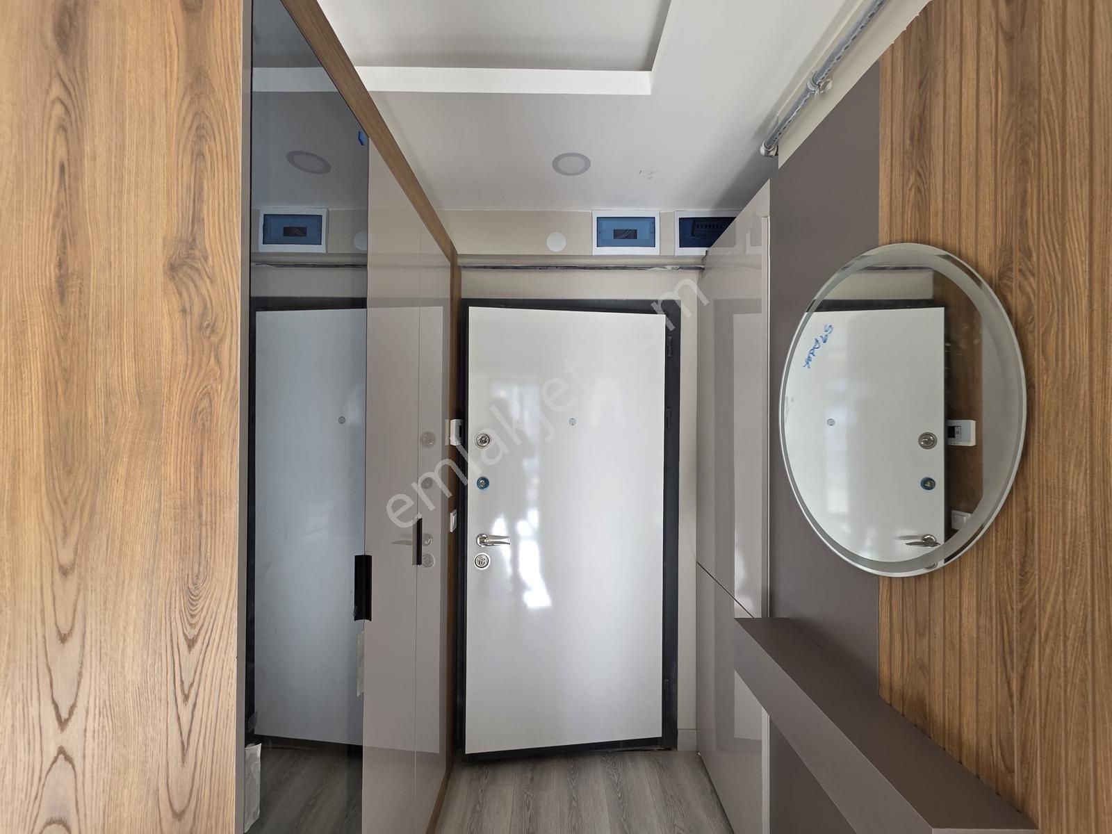 İncek'de Cadde Üstünde Katta Kiralık Boş 1+1 Daire - Görsel 34