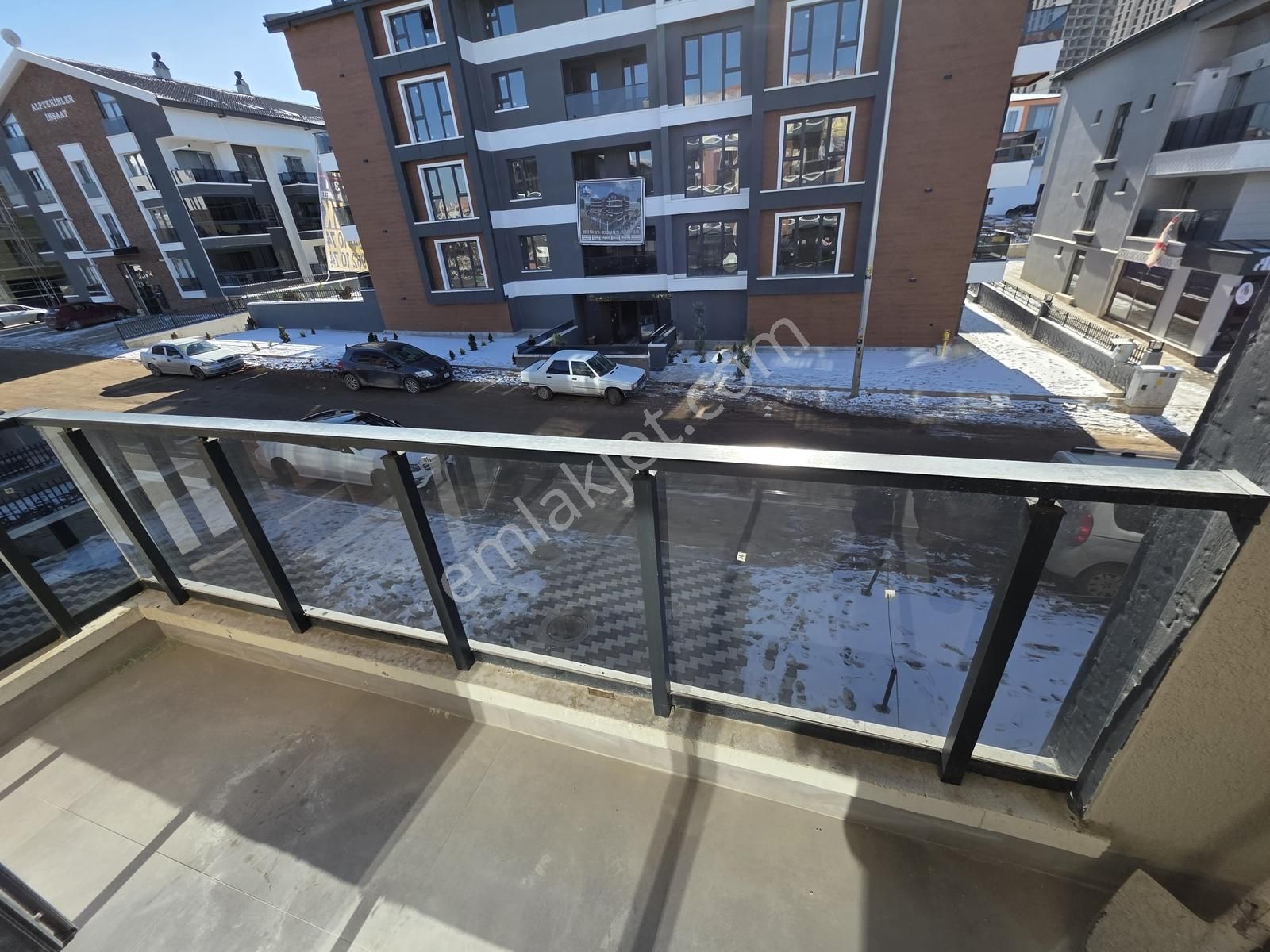 İncek'de Cadde Üstünde Katta Kiralık Boş 1+1 Daire - Görsel 21