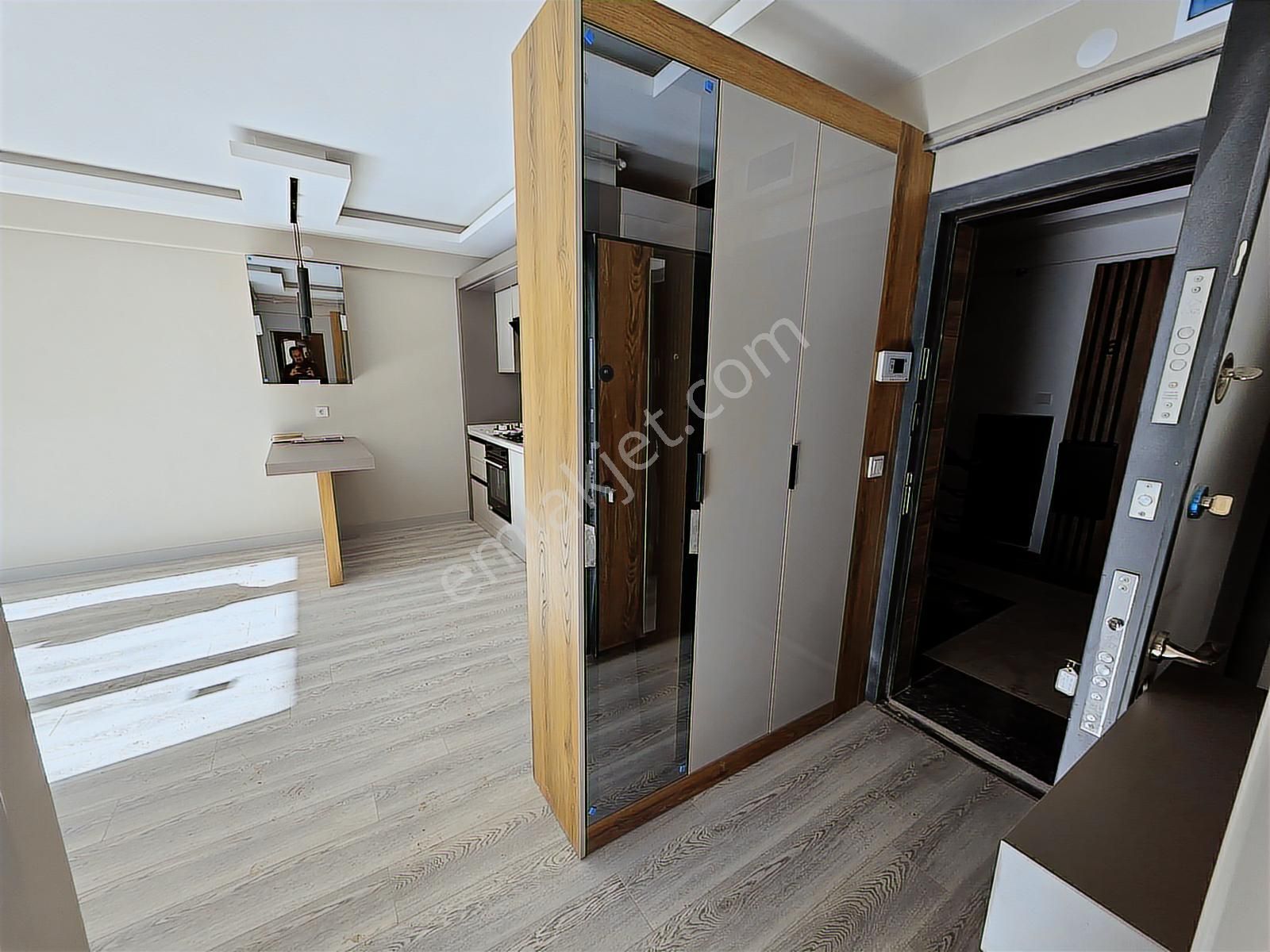 İncek'de Cadde Üstünde Katta Kiralık Boş 1+1 Daire - Görsel 27