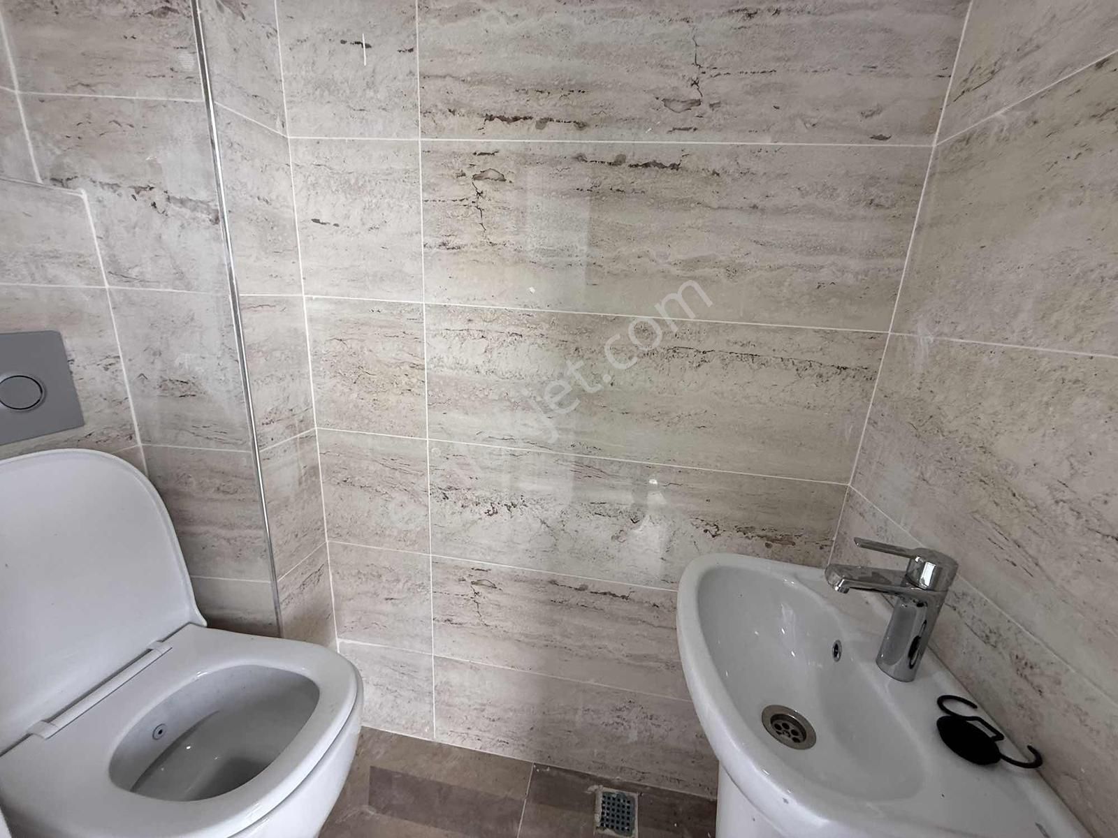 Karasu Aziziye'de Geniş Teras Havuzlu Villa - Görsel 5