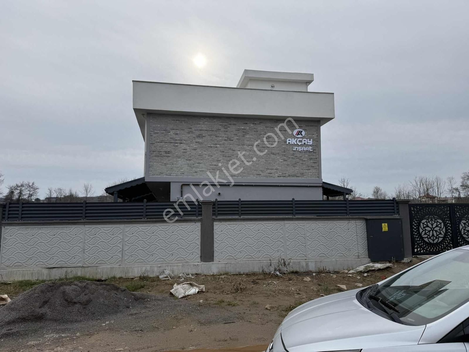 Karasu Aziziye'de Geniş Teras Havuzlu Villa - Görsel 10