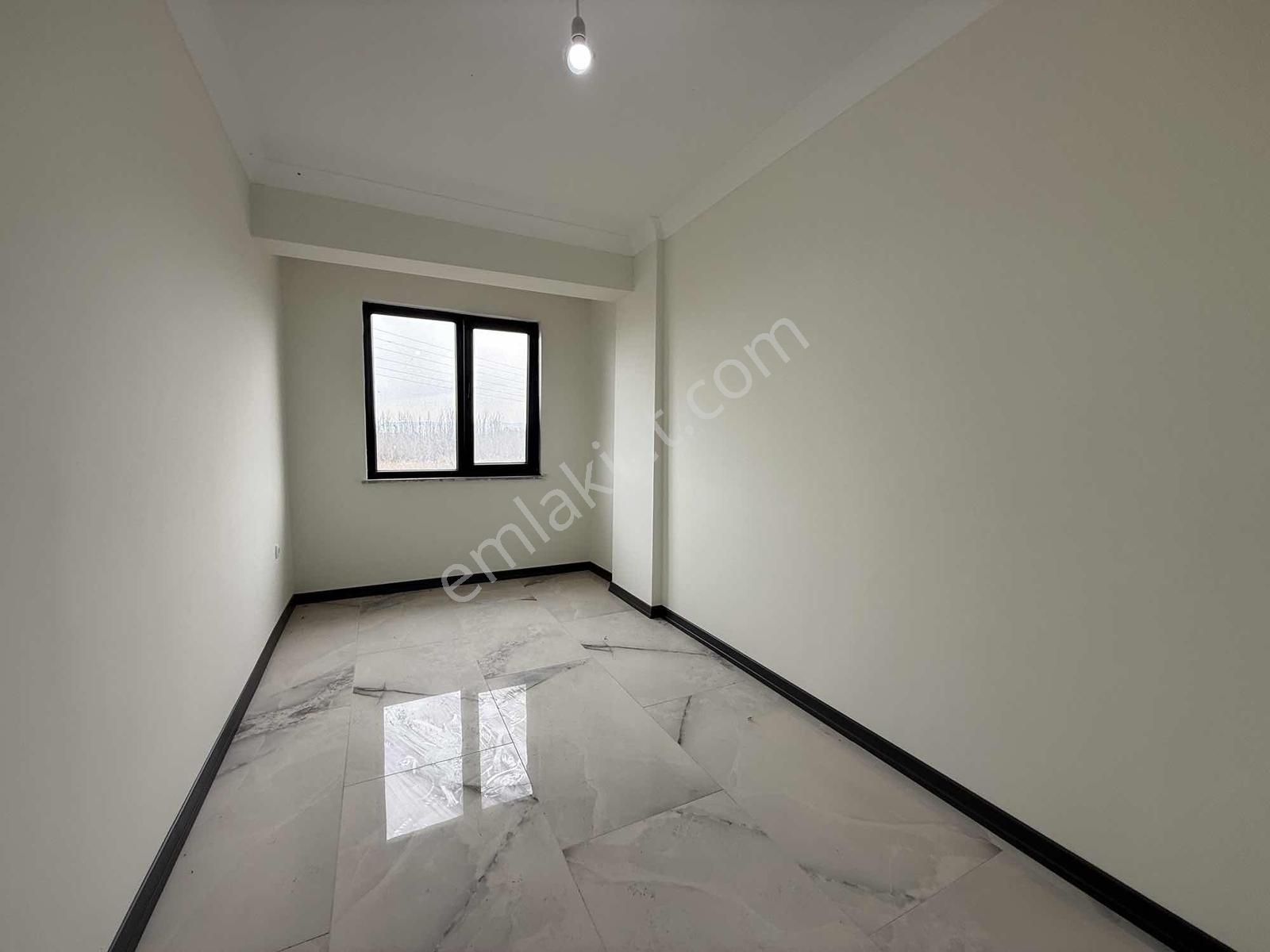 Karasu Aziziye'de Geniş Teras Havuzlu Villa - Görsel 14