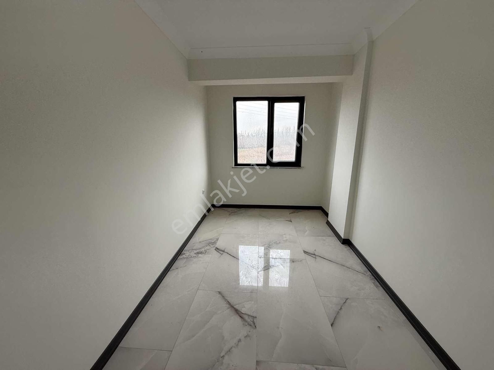 Karasu Aziziye'de Geniş Teras Havuzlu Villa - Görsel 10