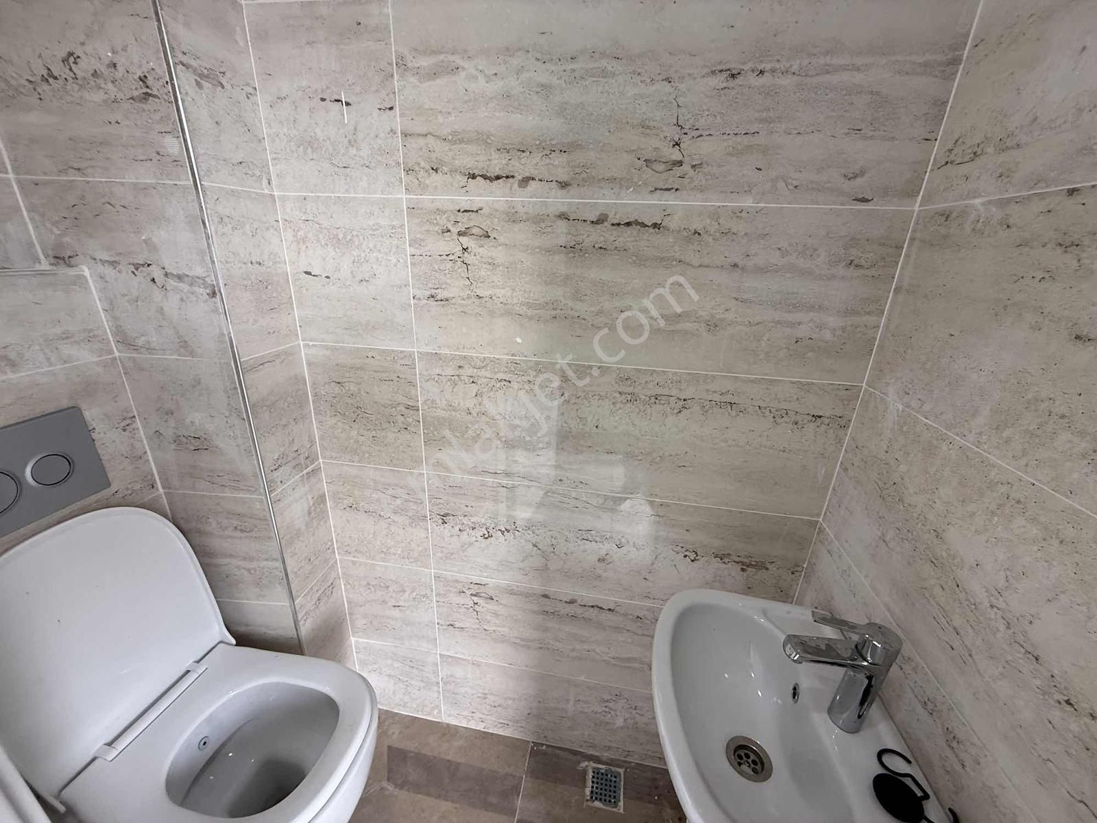 Karasu Aziziye'de Geniş Teras Havuzlu Villa - Görsel 32