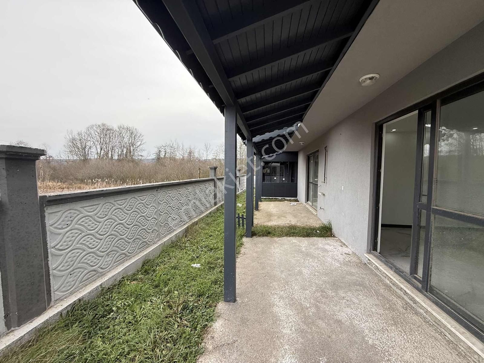 Karasu Aziziye'de Geniş Teras Havuzlu Villa - Görsel 28