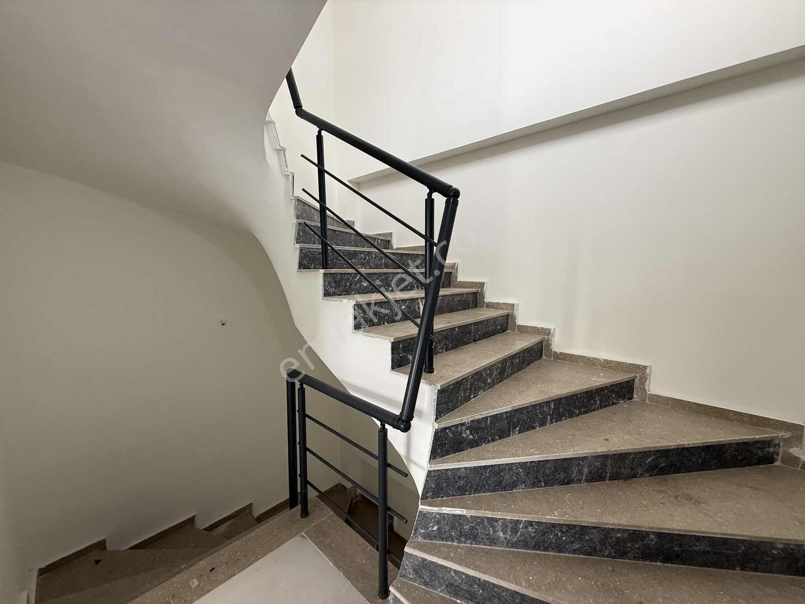 Karasu Aziziye'de Geniş Teras Havuzlu Villa - Görsel 21