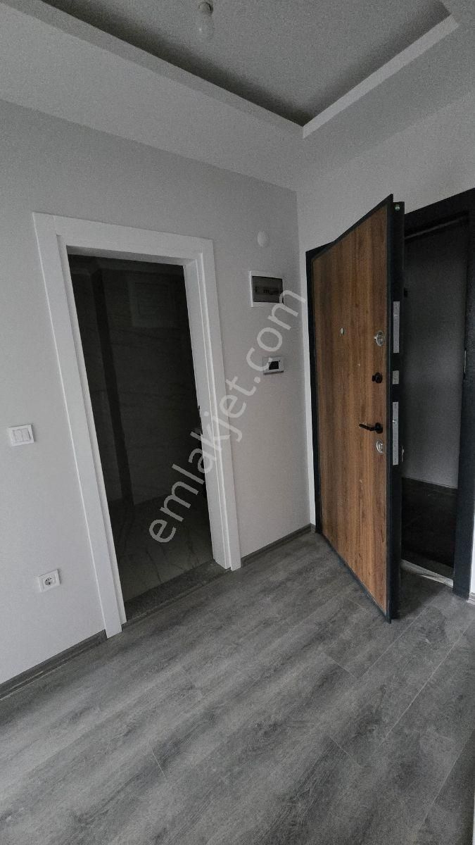 Üniversite Mah. 1+1 4.kat Kiralık Sıfır Daire
