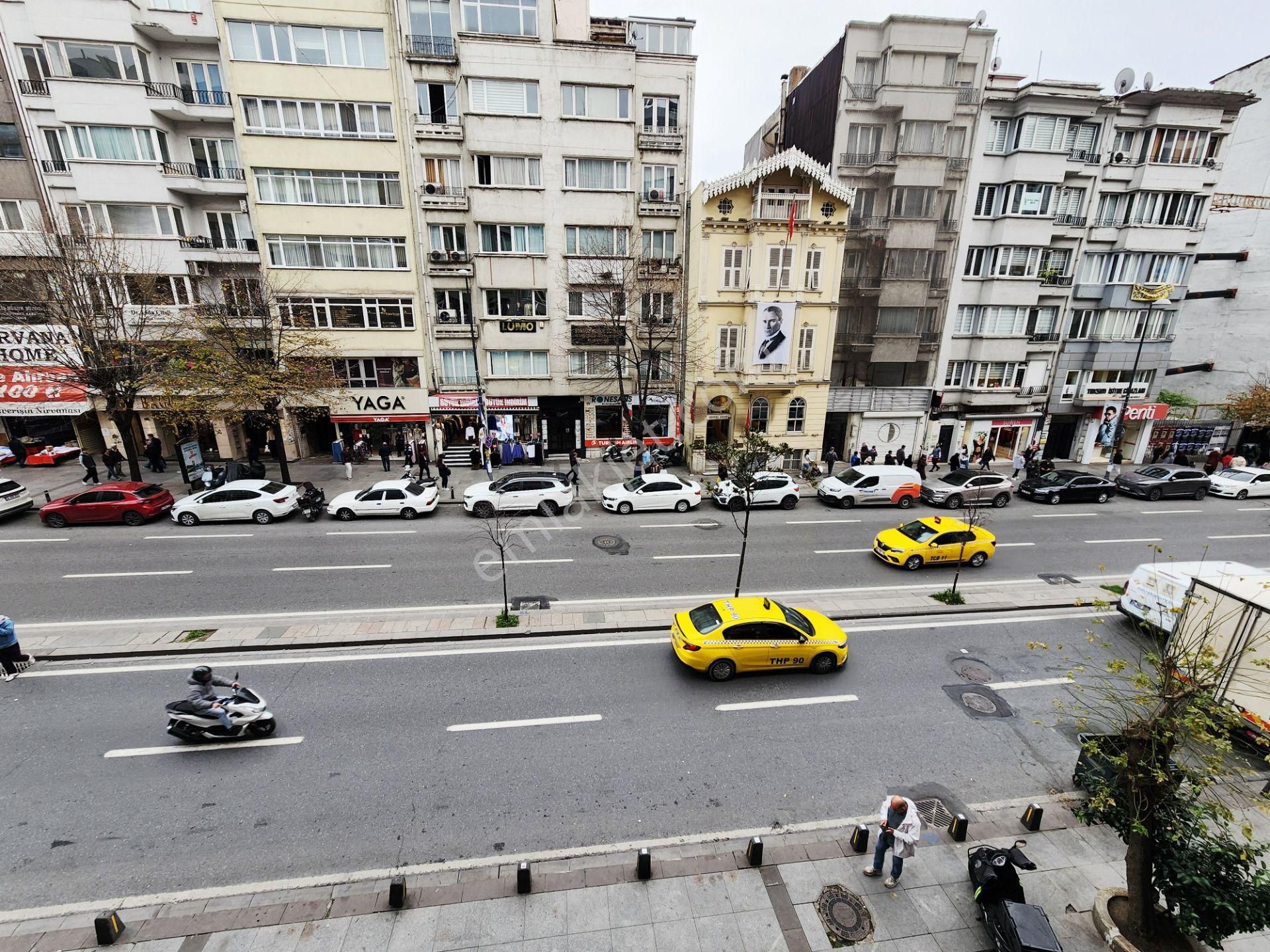 Halaskargazi'ye Cepheli 125 M2 Asansörlü 2+1 Satılık Daire - Görsel 14