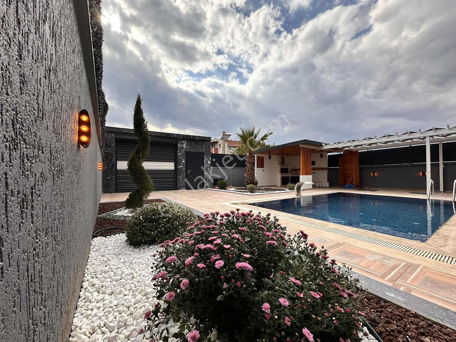 Mega Yapıdan Deniz Manzaralı Havuzlu İskanlı 5+1 Müstakil - Görsel 31