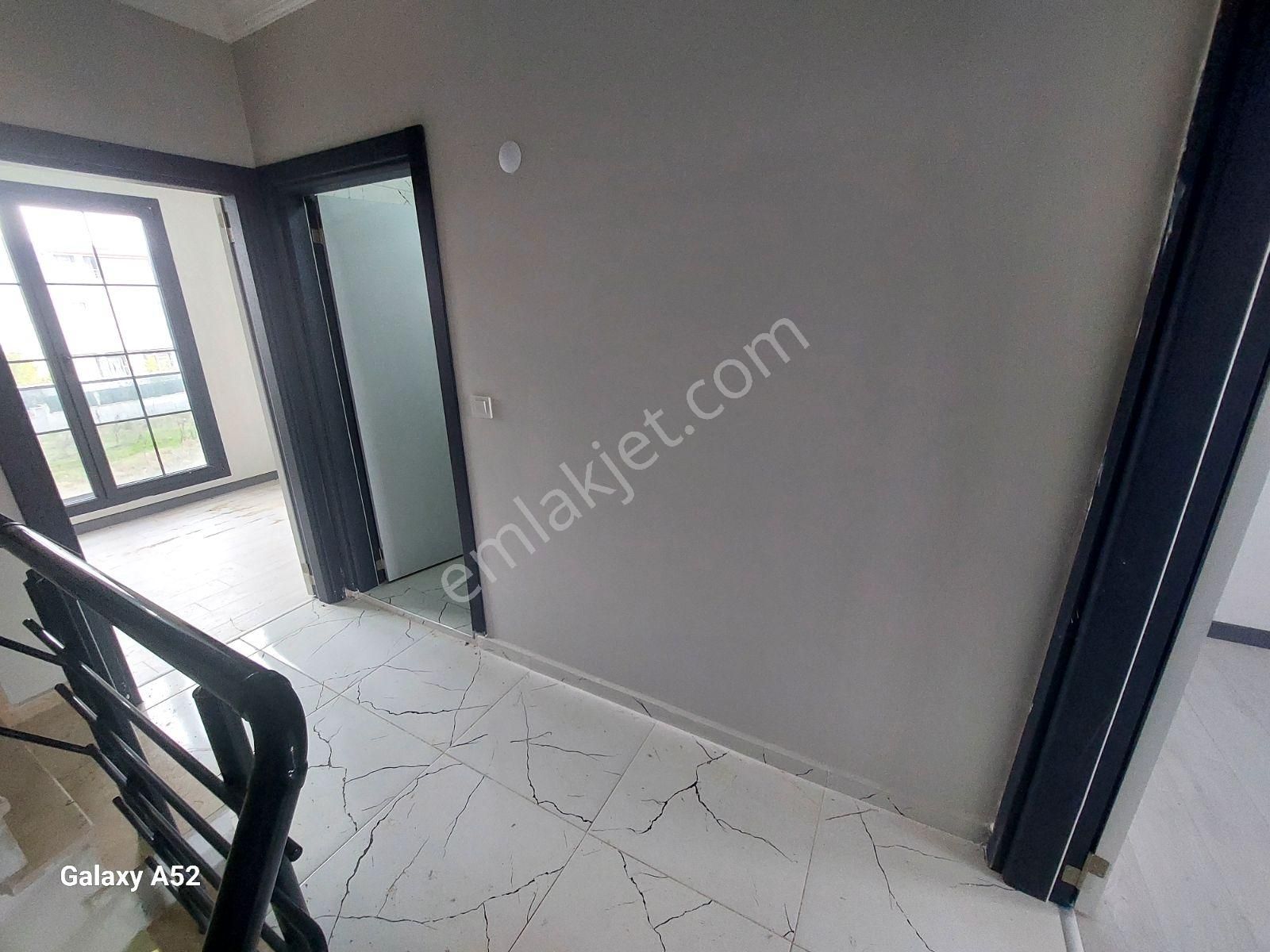 Mega Yapıdan Merkezi Konum Geniş Bahçeli 4+1 Lüx Villa - Görsel 19