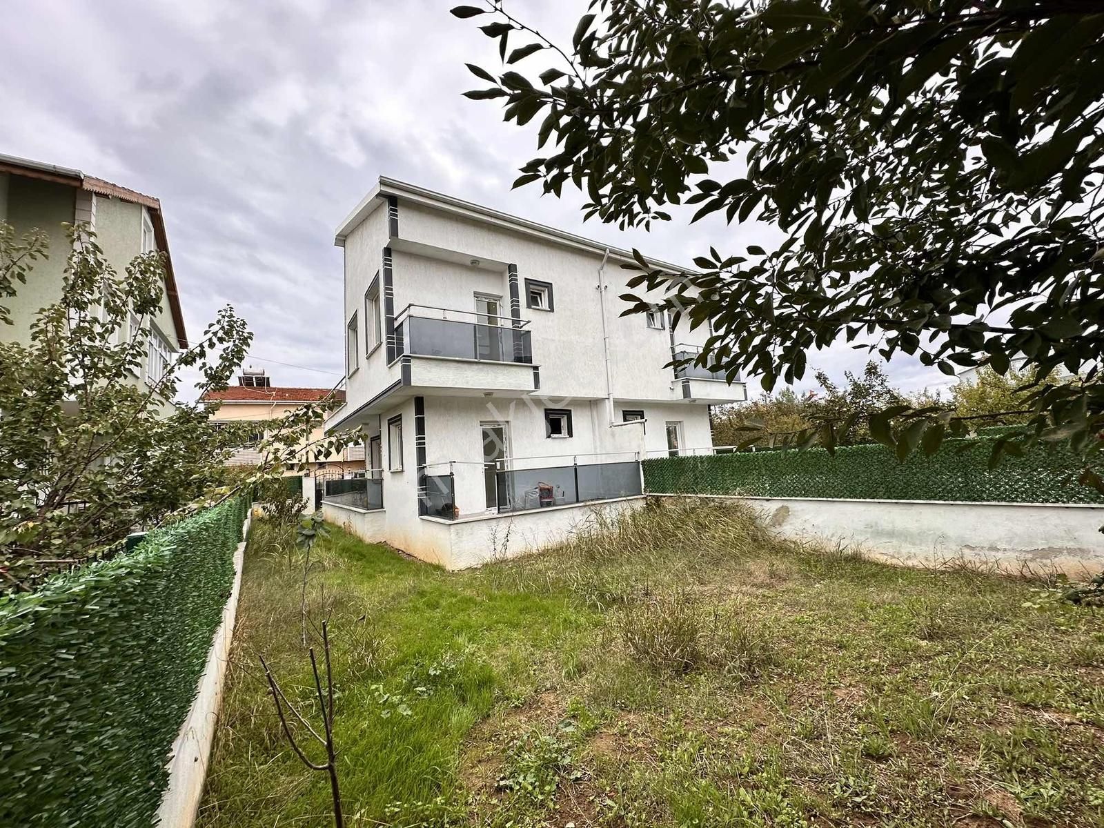 Mega Yapıdan Merkezde İskanlı Geniş Bahçeli 3+1 Lüx Villa - Görsel 18