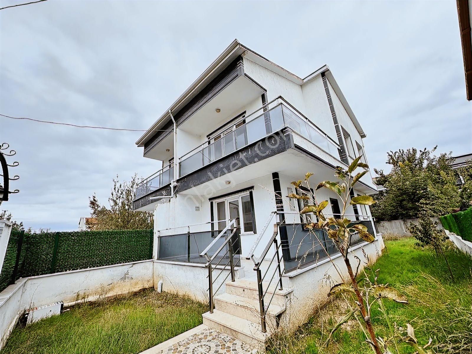 Mega Yapıdan Merkezde İskanlı Geniş Bahçeli 3+1 Lüx Villa - Görsel 2