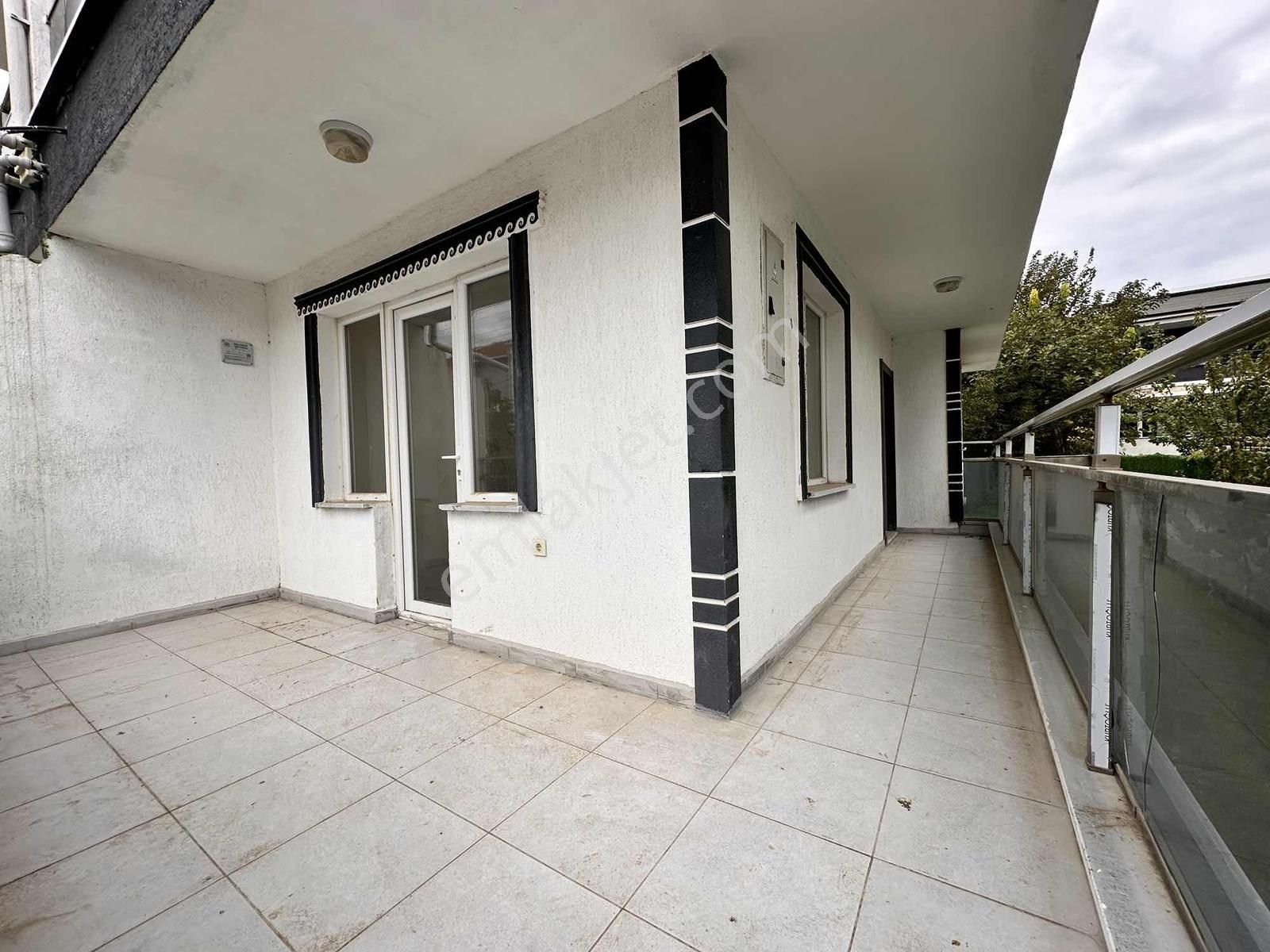 Mega Yapıdan Merkezde İskanlı Geniş Bahçeli 3+1 Lüx Villa - Görsel 3