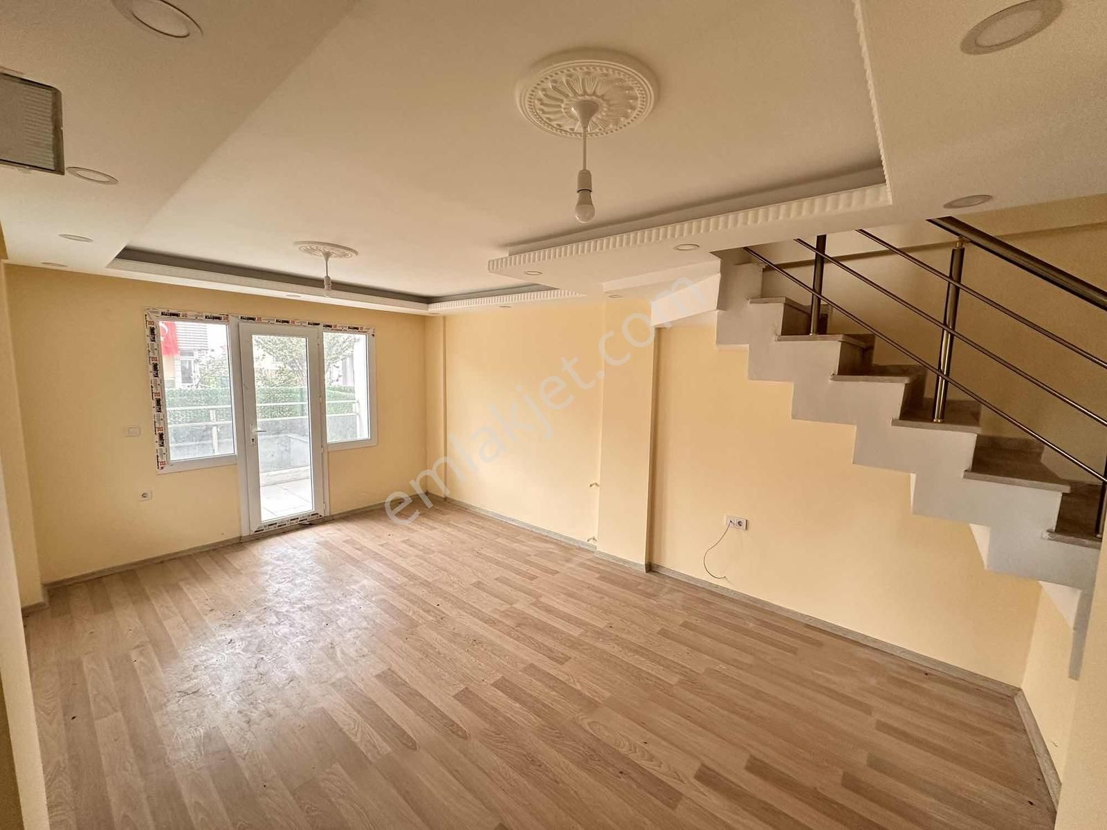 Mega Yapıdan Merkezde İskanlı Geniş Bahçeli 3+1 Lüx Villa - Görsel 4