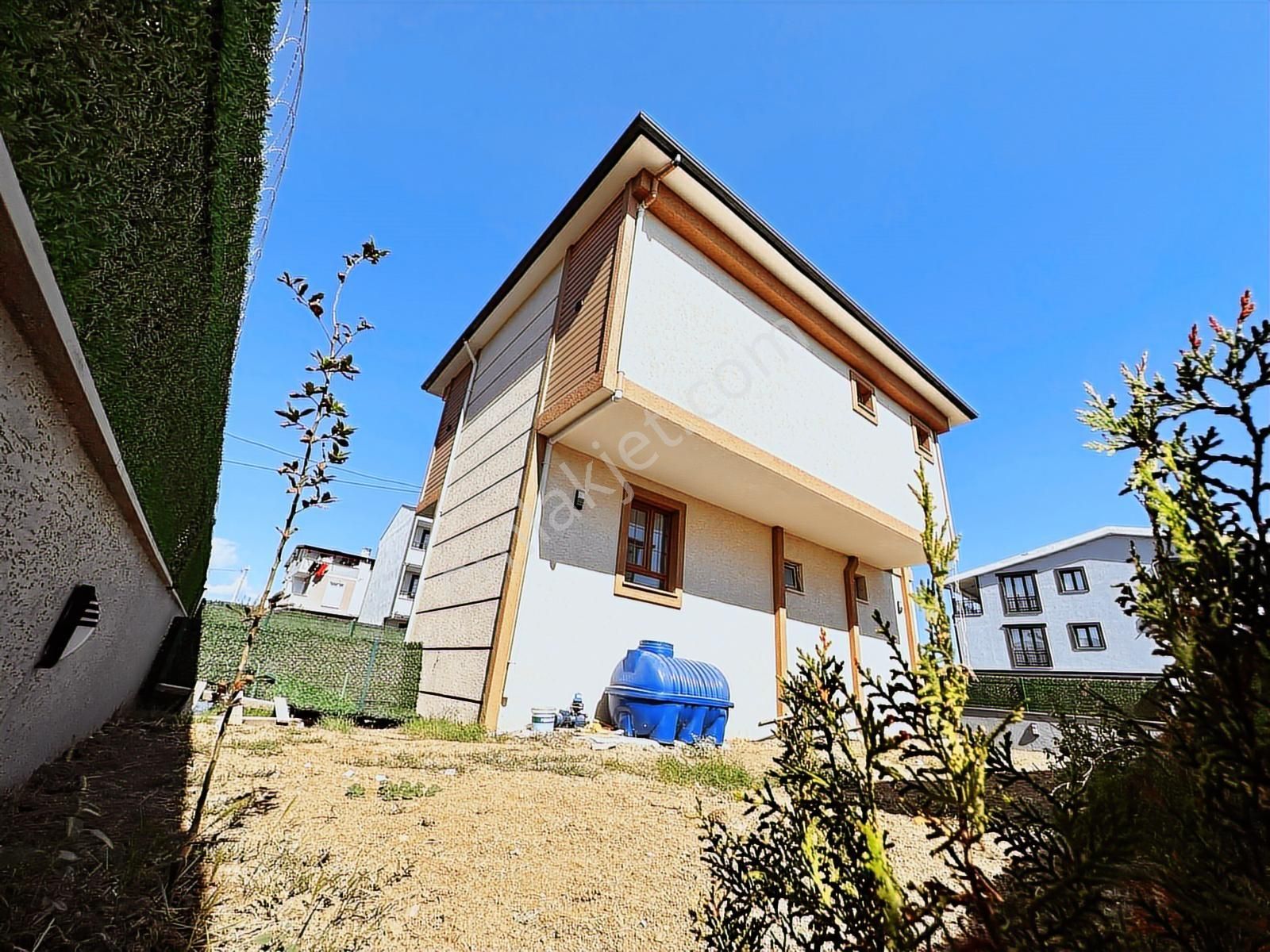 Mega Yapıdan 320m² Arsa İçinde Havuzlu İskanlı Lüx Müstakil - Görsel 6