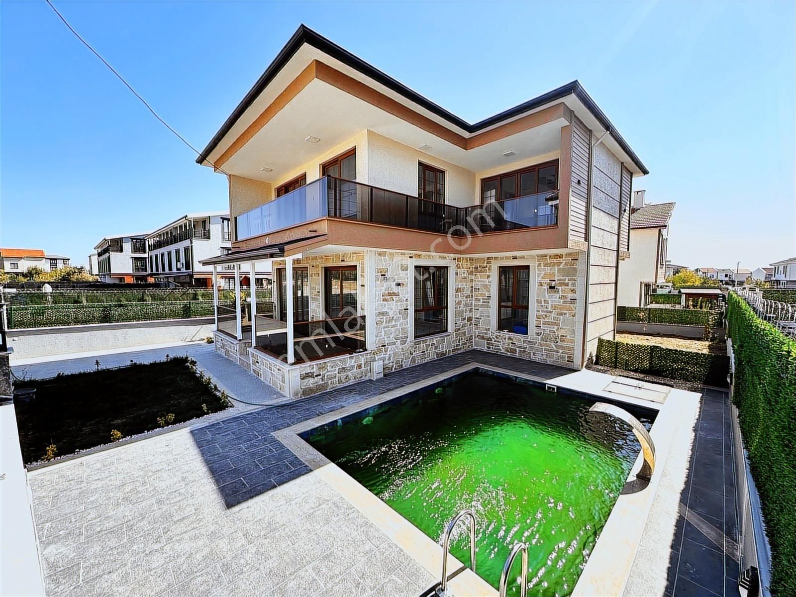 Mega Yapıdan 320m² Arsa İçinde Havuzlu İskanlı Lüx Müstakil