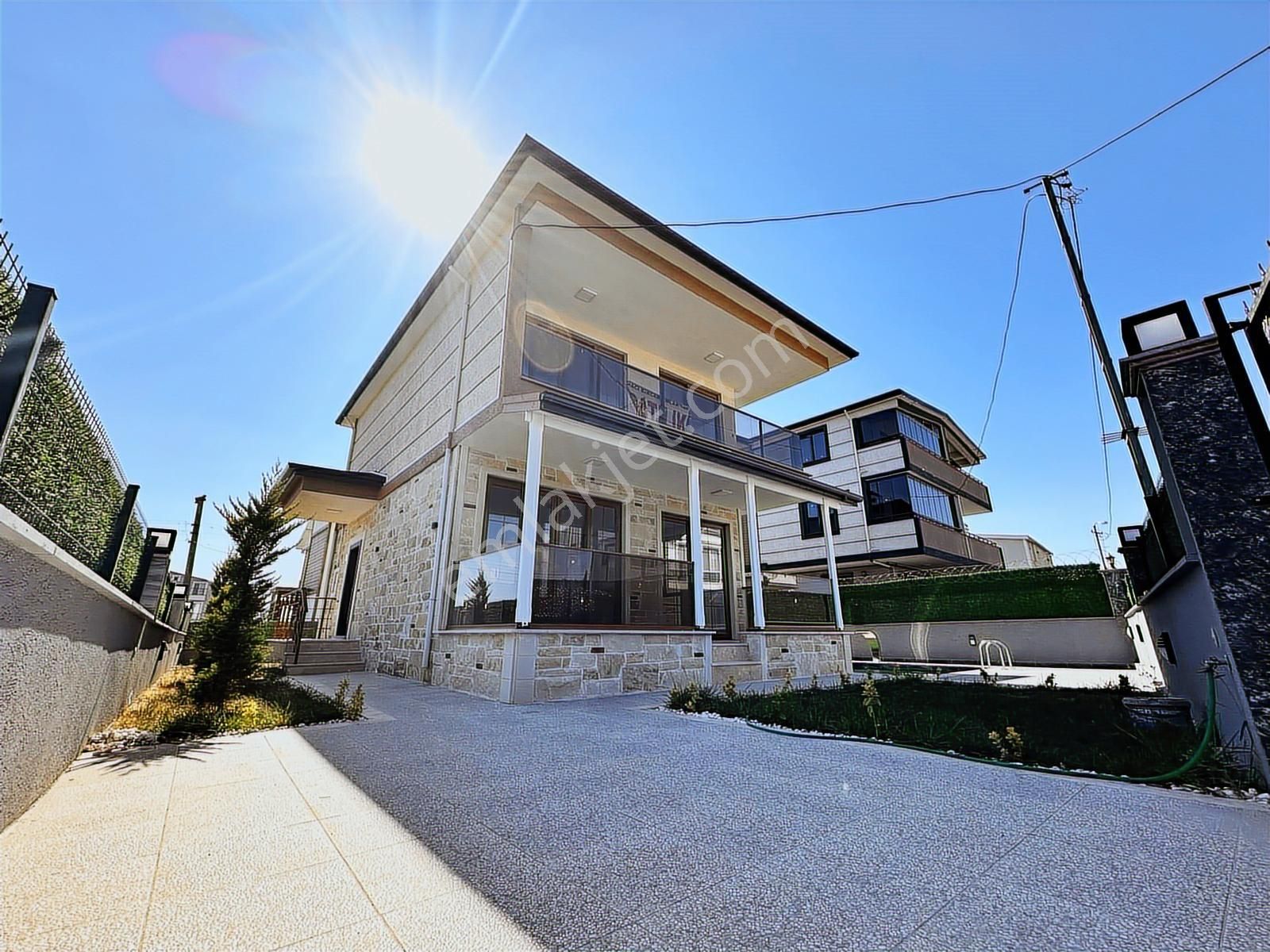 Mega Yapıdan 320m² Arsa İçinde Havuzlu İskanlı Lüx Müstakil - Görsel 10