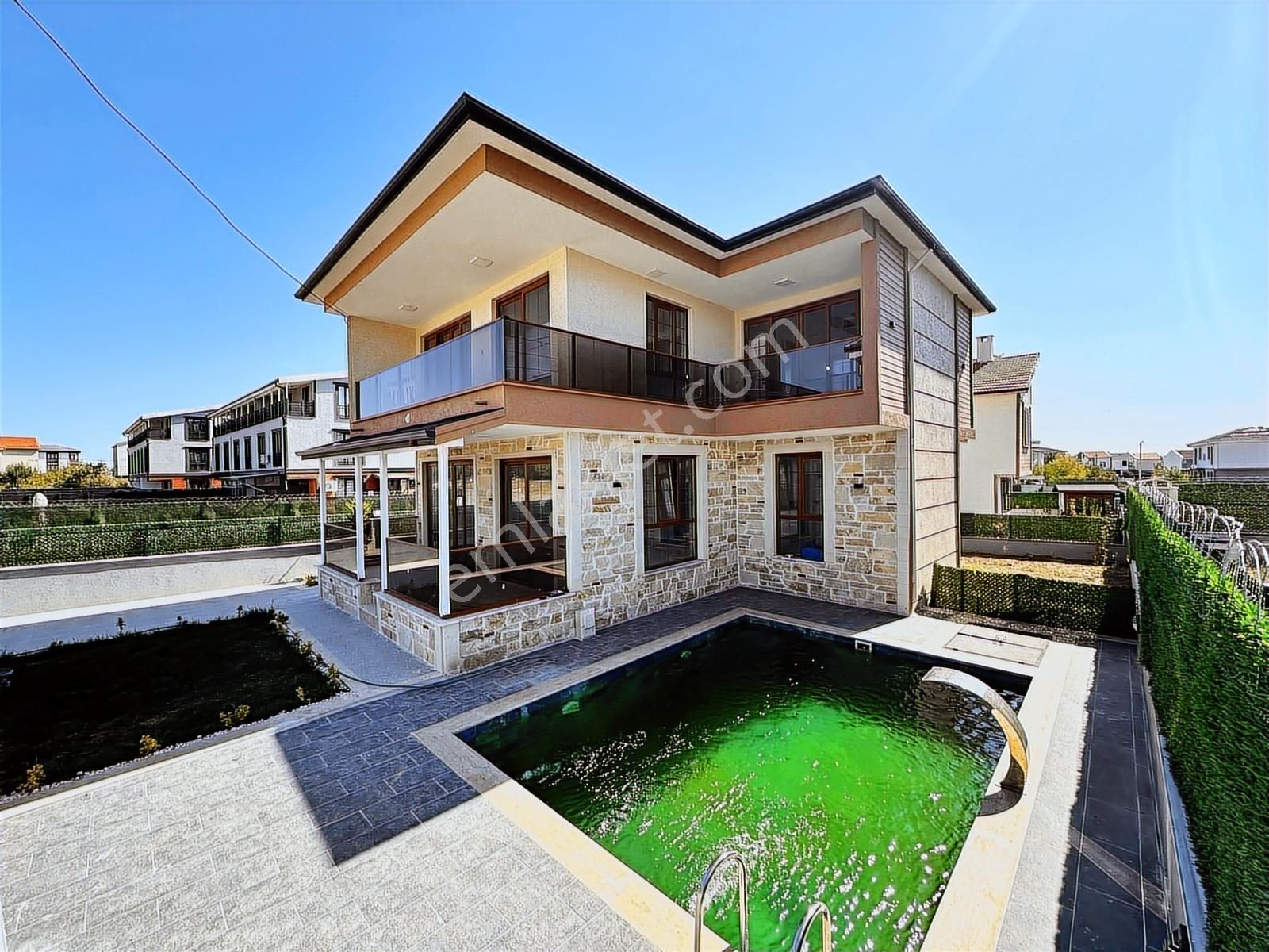 Mega Yapıdan 320m² Arsa İçinde Havuzlu İskanlı Lüx Müstakil - Görsel 4