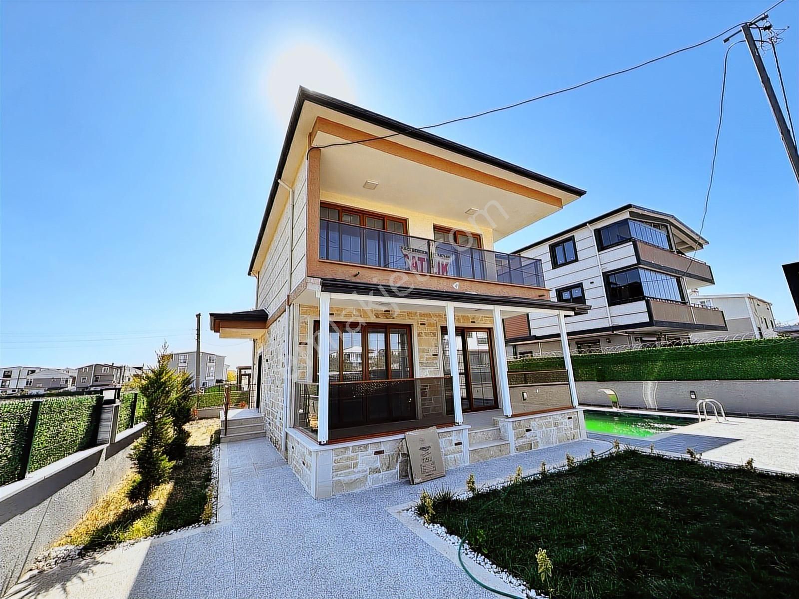 Mega Yapıdan 320m² Arsa İçinde Havuzlu İskanlı Lüx Müstakil - Görsel 13