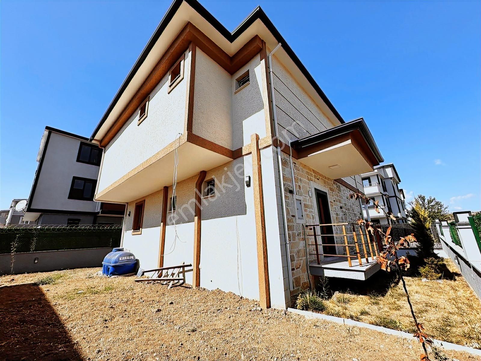 Mega Yapıdan 320m² Arsa İçinde Havuzlu İskanlı Lüx Müstakil - Görsel 14