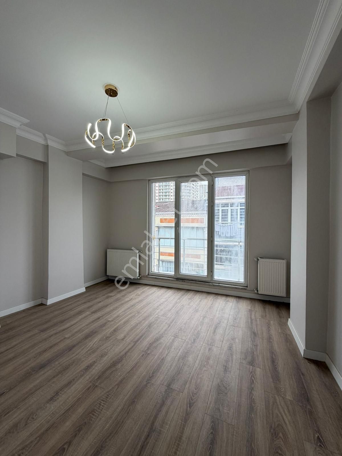 Caddeye Ve Metrobüse Yakın 2+1 Temiz Arakat Kiralık Daire