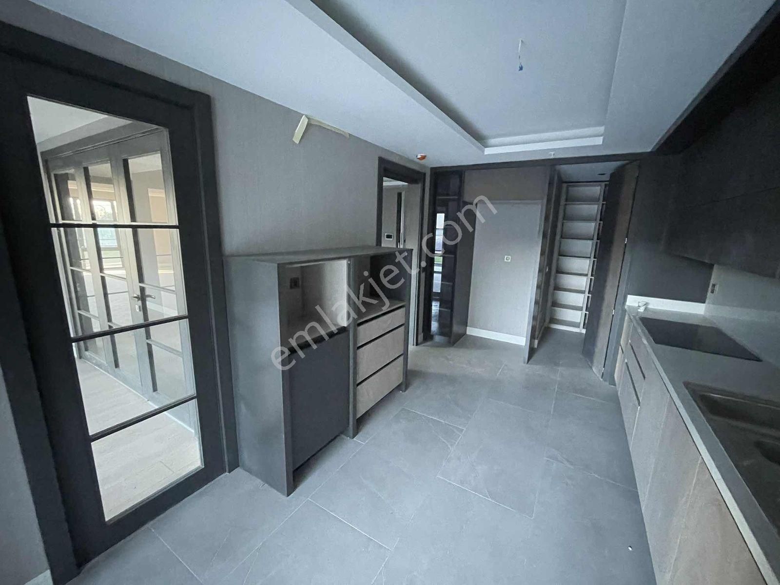 Velüx Ankakada Lüks Yaşam 4+1 223 M2+120 M2 Bahçe Sizi Bekliyor