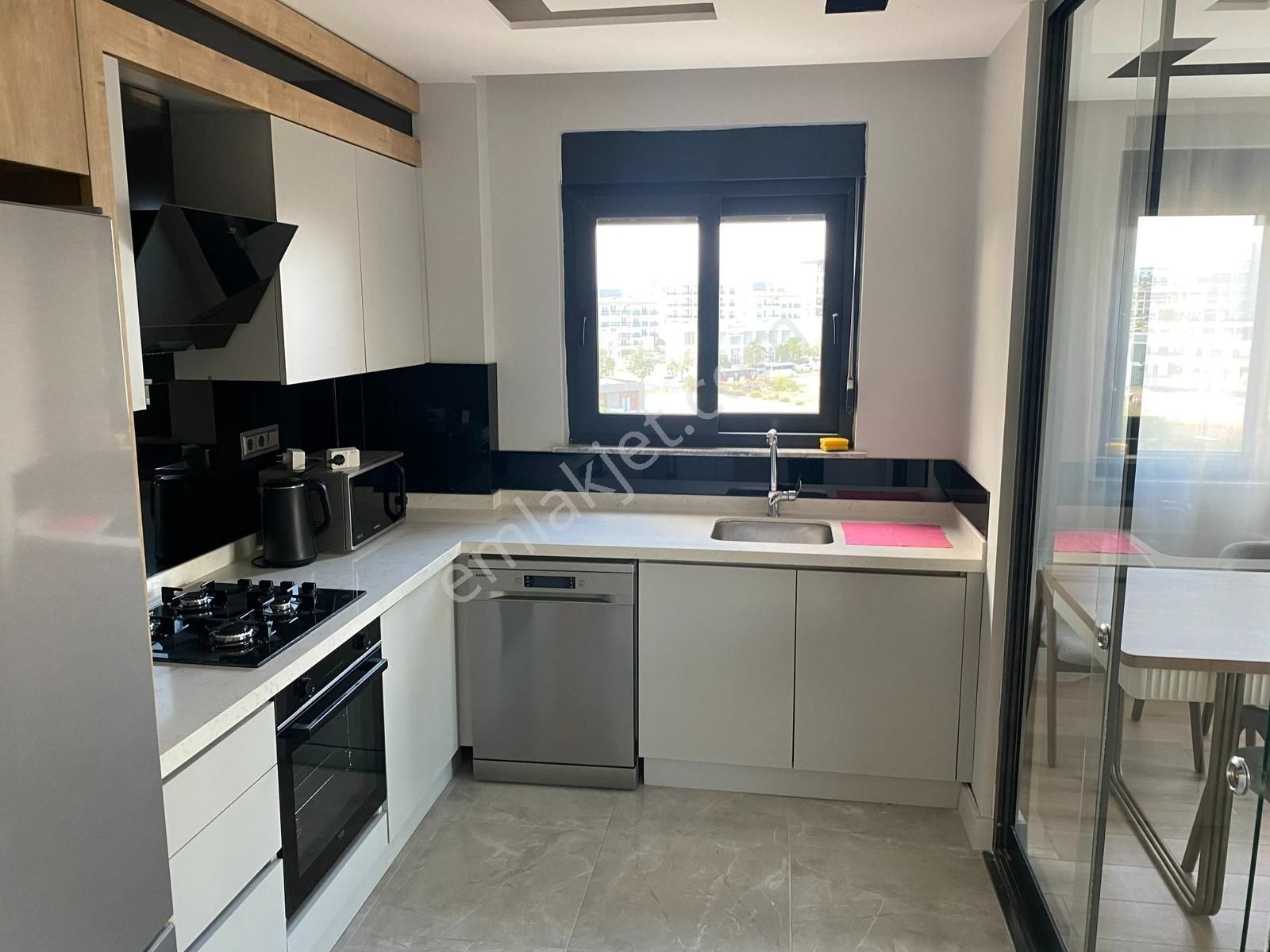 Altıntaş Mahallesinde Lüks, Ferah, Eşyalı 3+1 Kiralık Daire - Görsel 9