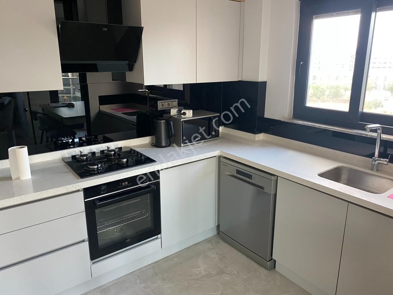 Altıntaş Mahallesinde Lüks, Ferah, Eşyalı 3+1 Kiralık Daire - Görsel 3