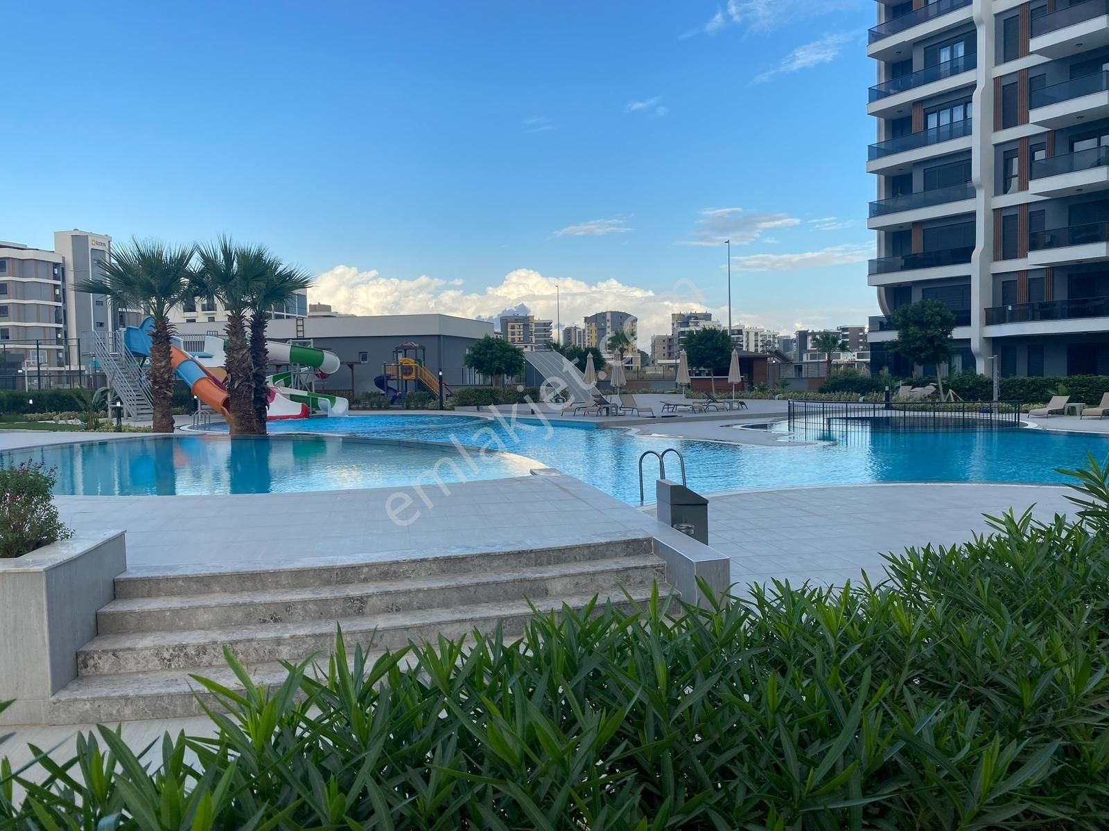 Altıntaş Mahallesinde Lüks, Ferah, Eşyalı 3+1 Kiralık Daire