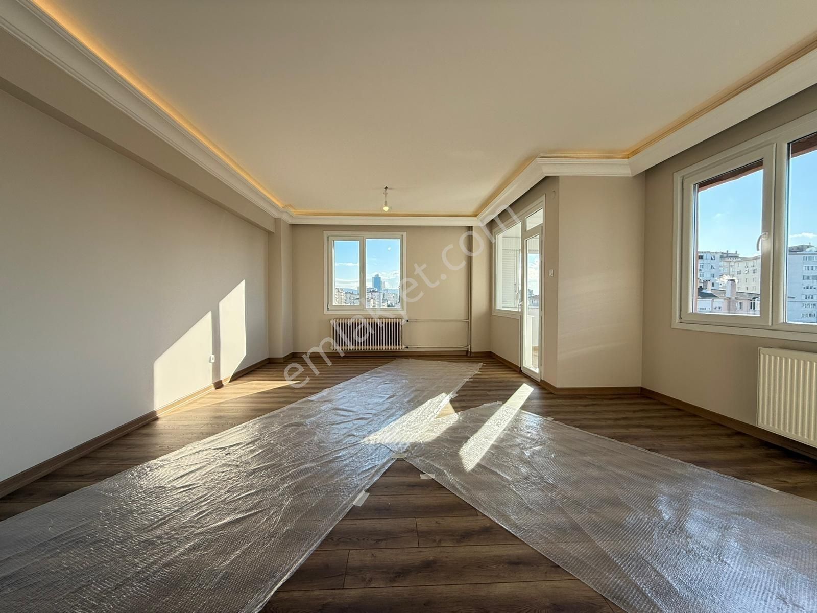 Utkudan Kozyatağı Bayar Cad.üzerinde Çift Balkonlu Satılık 3+1 - Görsel 12