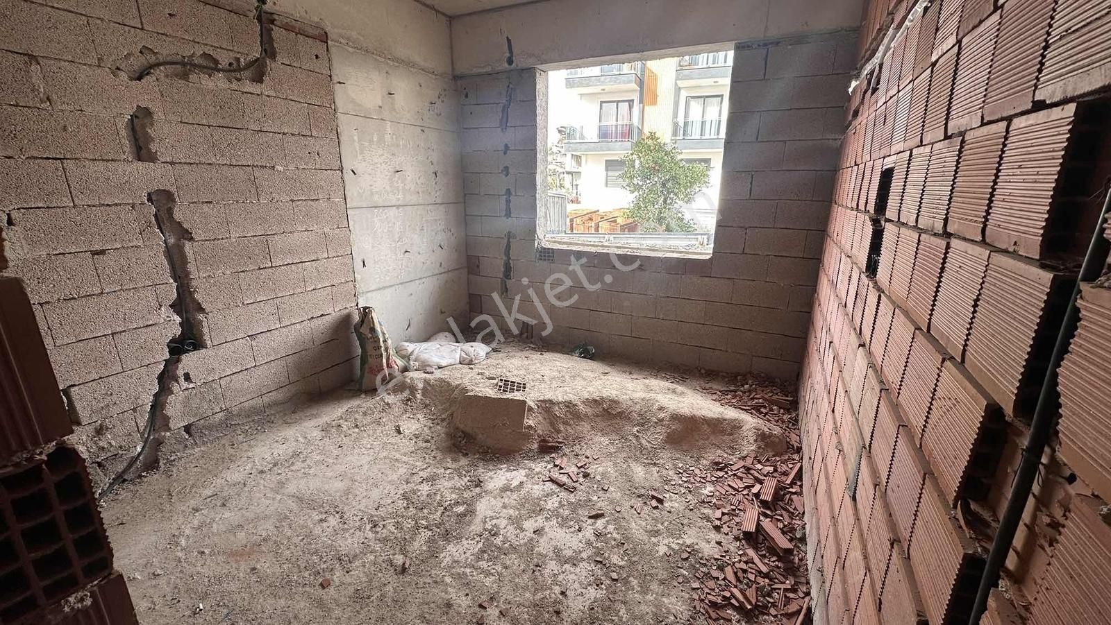 Kökce'den Cumhuriyet Mahallesinde 3 Aya Teslim Satılık 2+0 Daire - Görsel 2