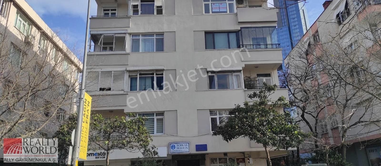 Ortaklar Caddesinde Kiralık 110 M2 2+1 Metro Yakını Ofis - Görsel 17
