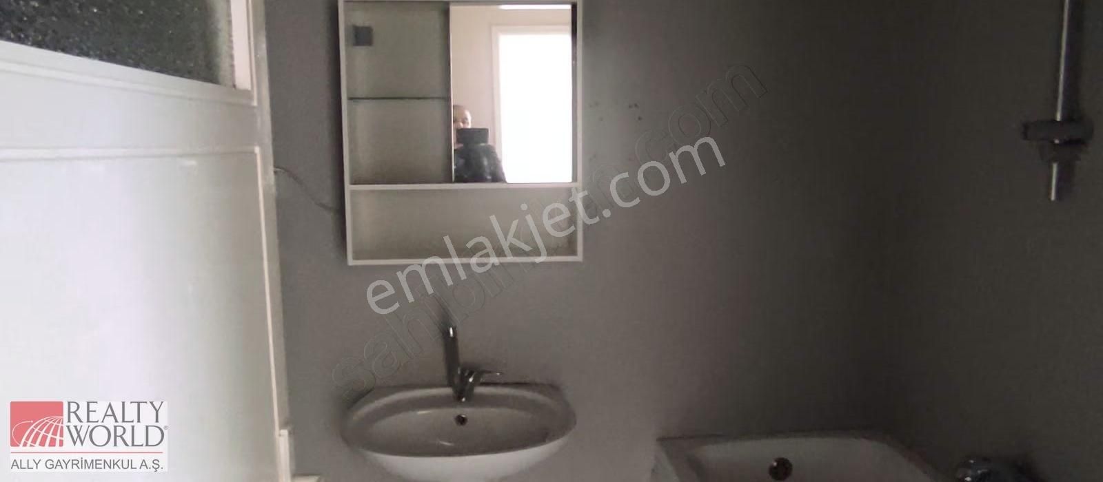 Ortaklar Caddesinde Kiralık 110 M2 2+1 Metro Yakını Ofis - Görsel 8