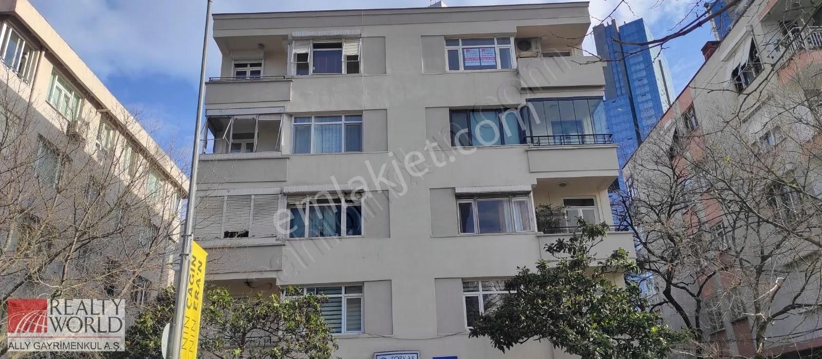 Ortaklar Caddesinde Kiralık 110 M2 2+1 Metro Yakını Ofis - Görsel 19