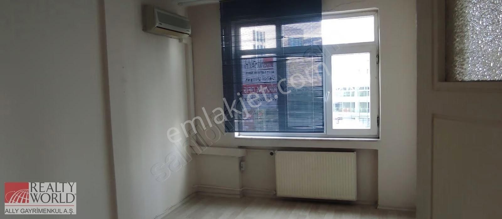 Ortaklar Caddesinde Kiralık 110 M2 2+1 Metro Yakını Ofis - Görsel 6