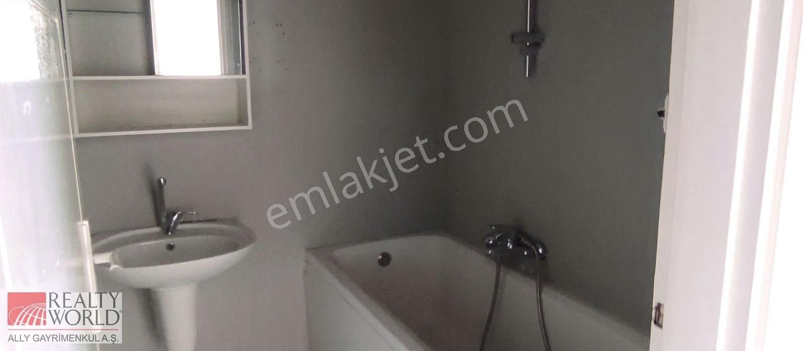 Ortaklar Caddesinde Kiralık 110 M2 2+1 Metro Yakını Ofis - Görsel 15